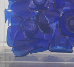 Sculpture d'art d'assemblage en verre bleu enluminé