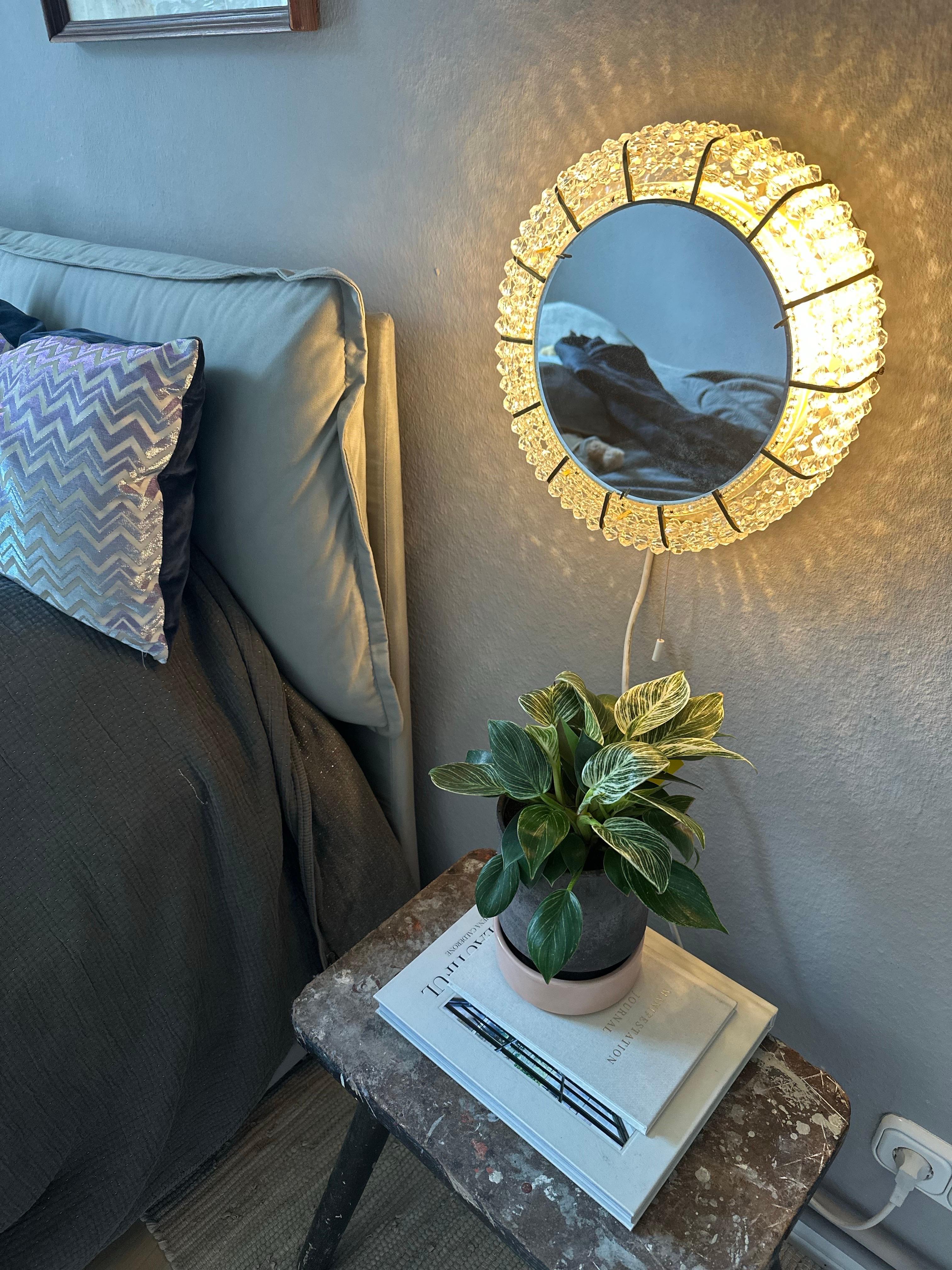 Mid-Century Modern Miroir en laiton illuminé par Emil Stejnar pour Rupert Nikoll, Autriche, années 1950 en vente