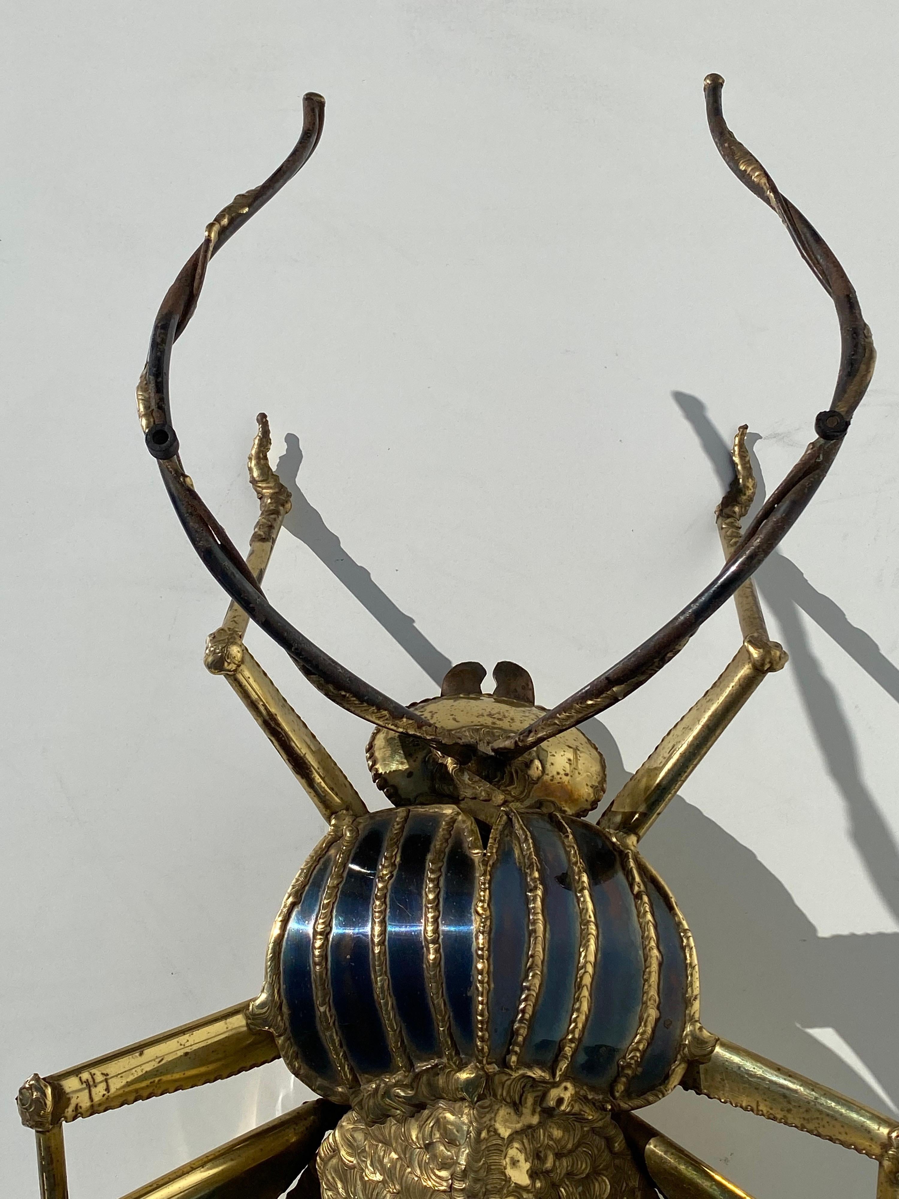 Beleuchtete Cicada / Käfer-Skulptur als Couchtisch (Hollywood Regency) im Angebot
