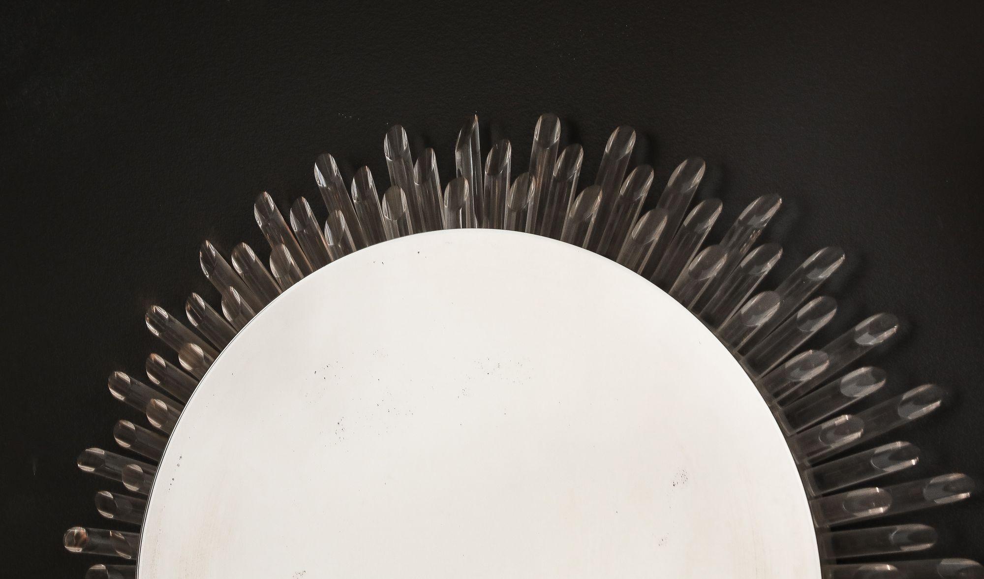 Illuminated Circular Sunburst Mirror In Good Condition For Sale In New York, NY