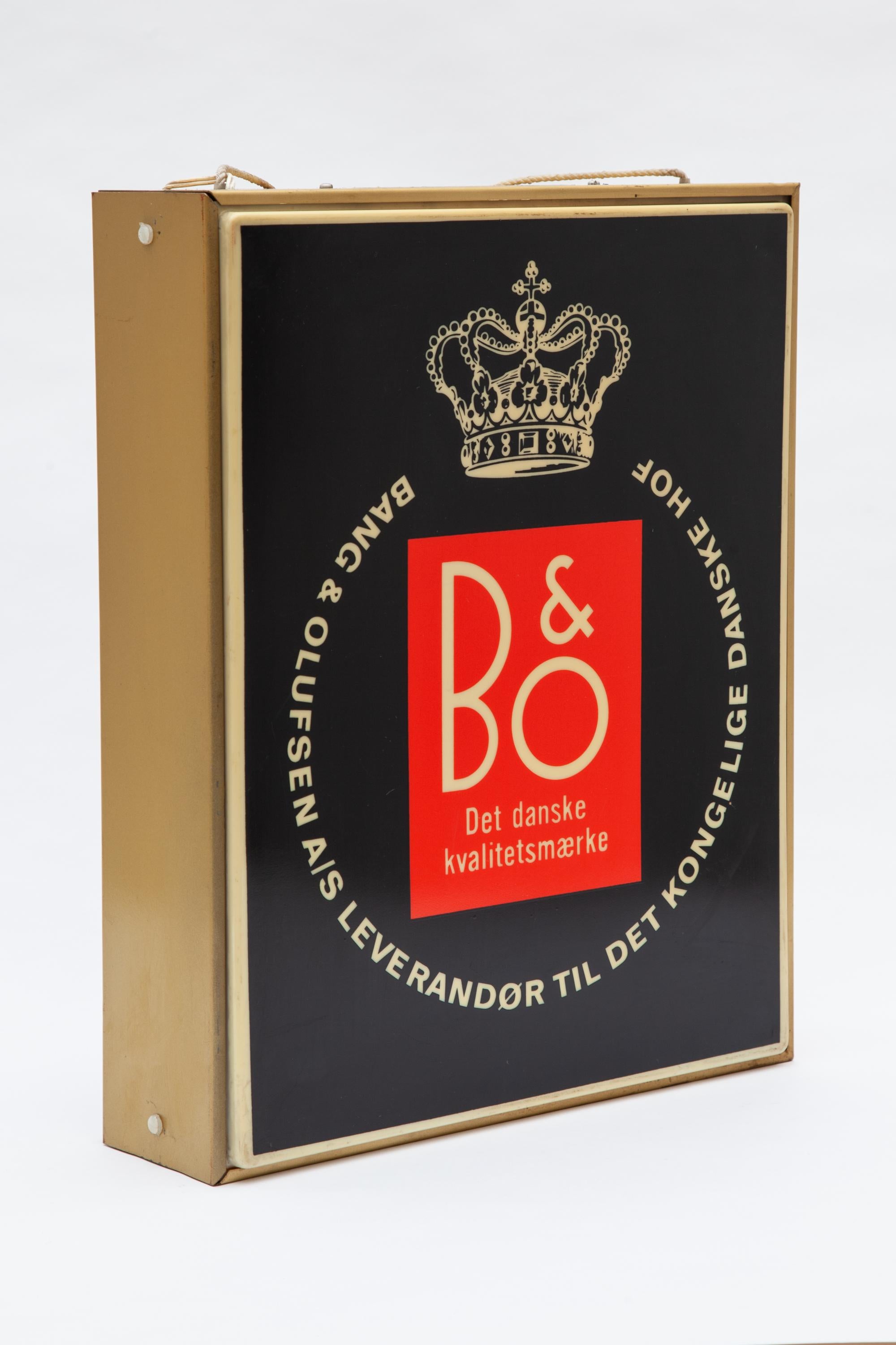 Vintage Leuchtreklame für Dänemark Design-Duo Bang & Olufsen:: 1960er Jahre
Schöne Original B & O Lichtwerbung doppelseitig in gutem und funktionsfähigem Zustand und gibt eine schöne helle stimmungsvolle Beleuchtung und ist mit einer Steckdose