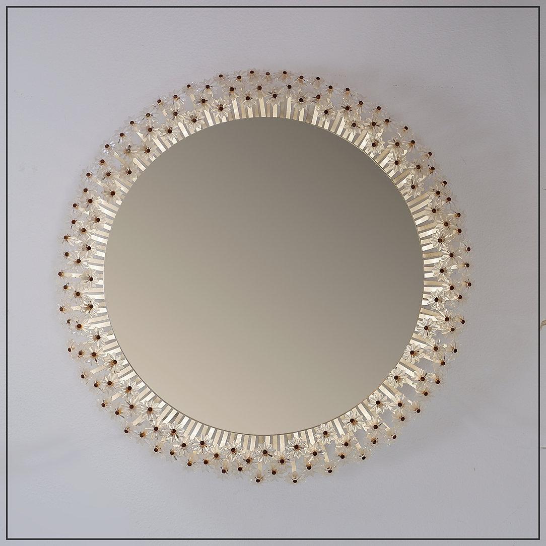 Autrichien Miroir illuminé en forme de fleur (Ø 42cm) par Emil Stejnar pour Rupert Nikoll  1960s en vente
