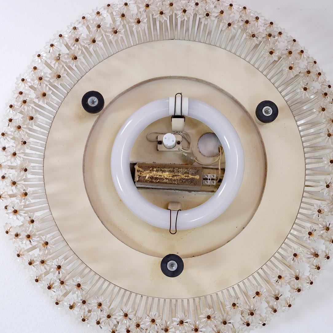 Milieu du XXe siècle Miroir illuminé en forme de fleur (Ø 42cm) par Emil Stejnar pour Rupert Nikoll  1960s en vente
