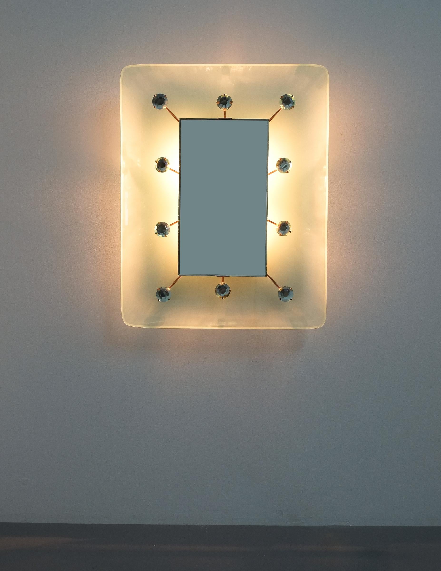 Illuminated Fontana Arte mirror by Max Ingrand, Italy, circa 1960. 31 x 24“ mirror with a thick smooth green-ish glass back-plate and diamond cut-glass pieces on a brass structure. Good to very good condition, no chips to the glass.

Literature: