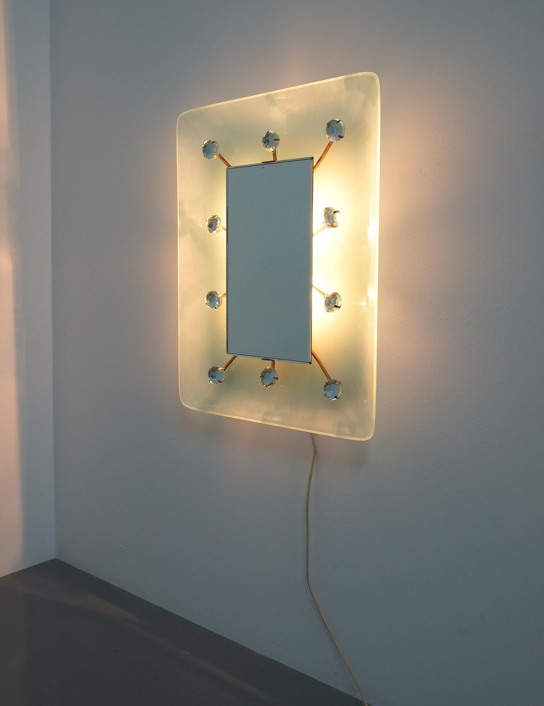 Illuminated Fontana Arte Mirror by Max Ingrand, Italy, circa 1960 In Good Condition In Vienna, AT