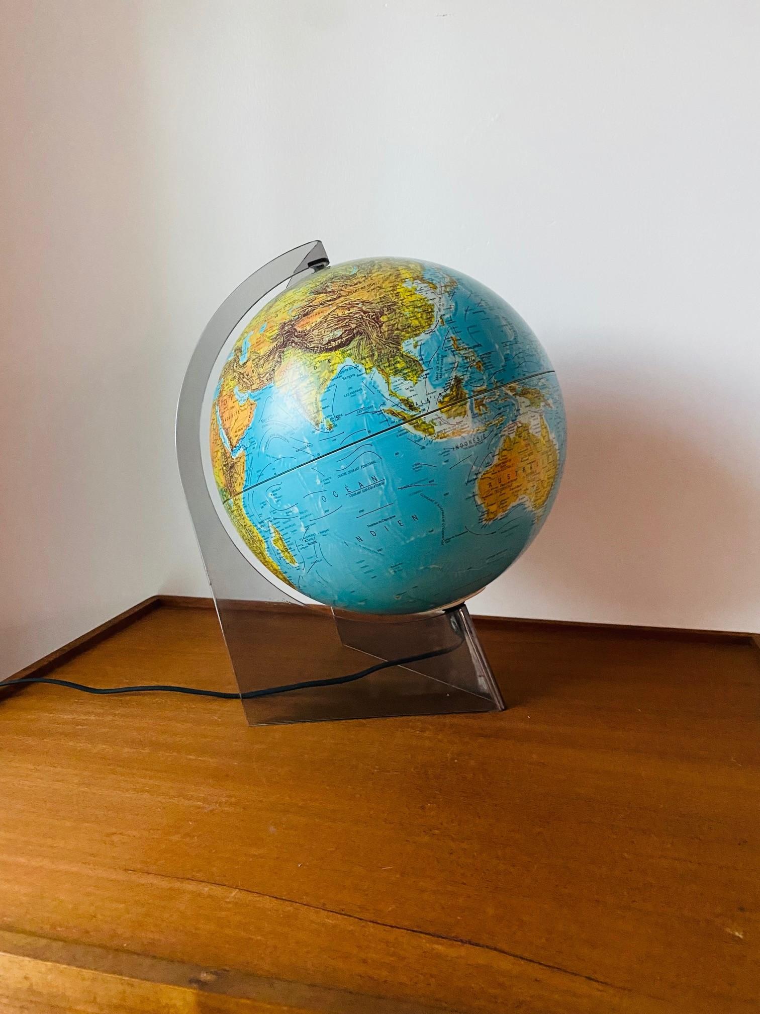 Modern Illuminated French Edition Scan-Globe Denmark 1986 For Sale