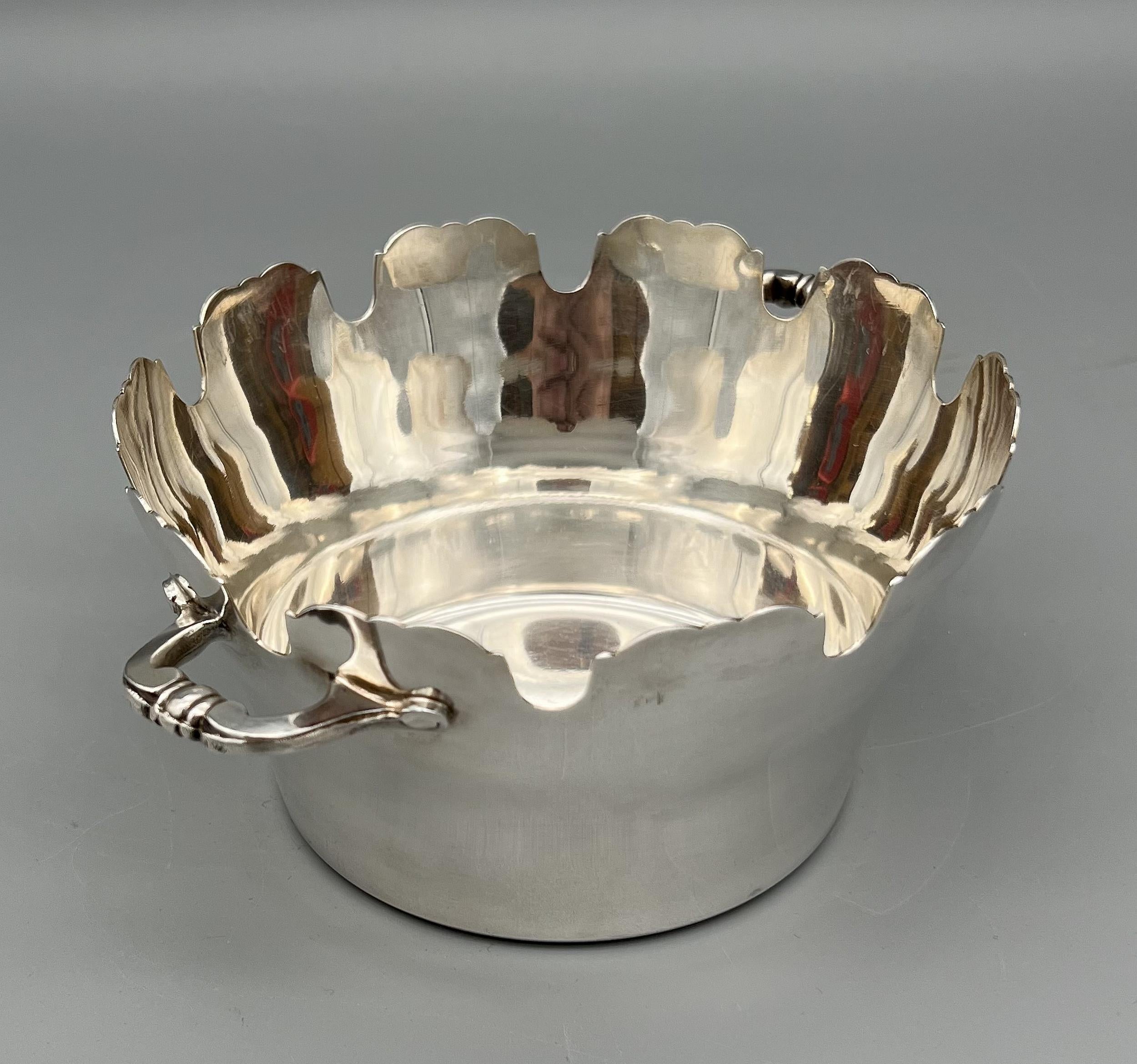 Mid-Century Modern Illuminated fruit basket, Paris, France, circa 1970 For Sale