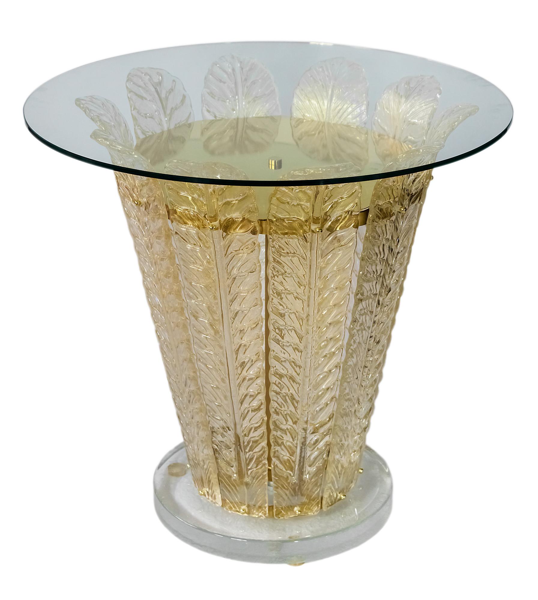 Beleuchteter italienischer Beistelltisch mit Blattdekor aus Murano-Glas (Handgefertigt) im Angebot