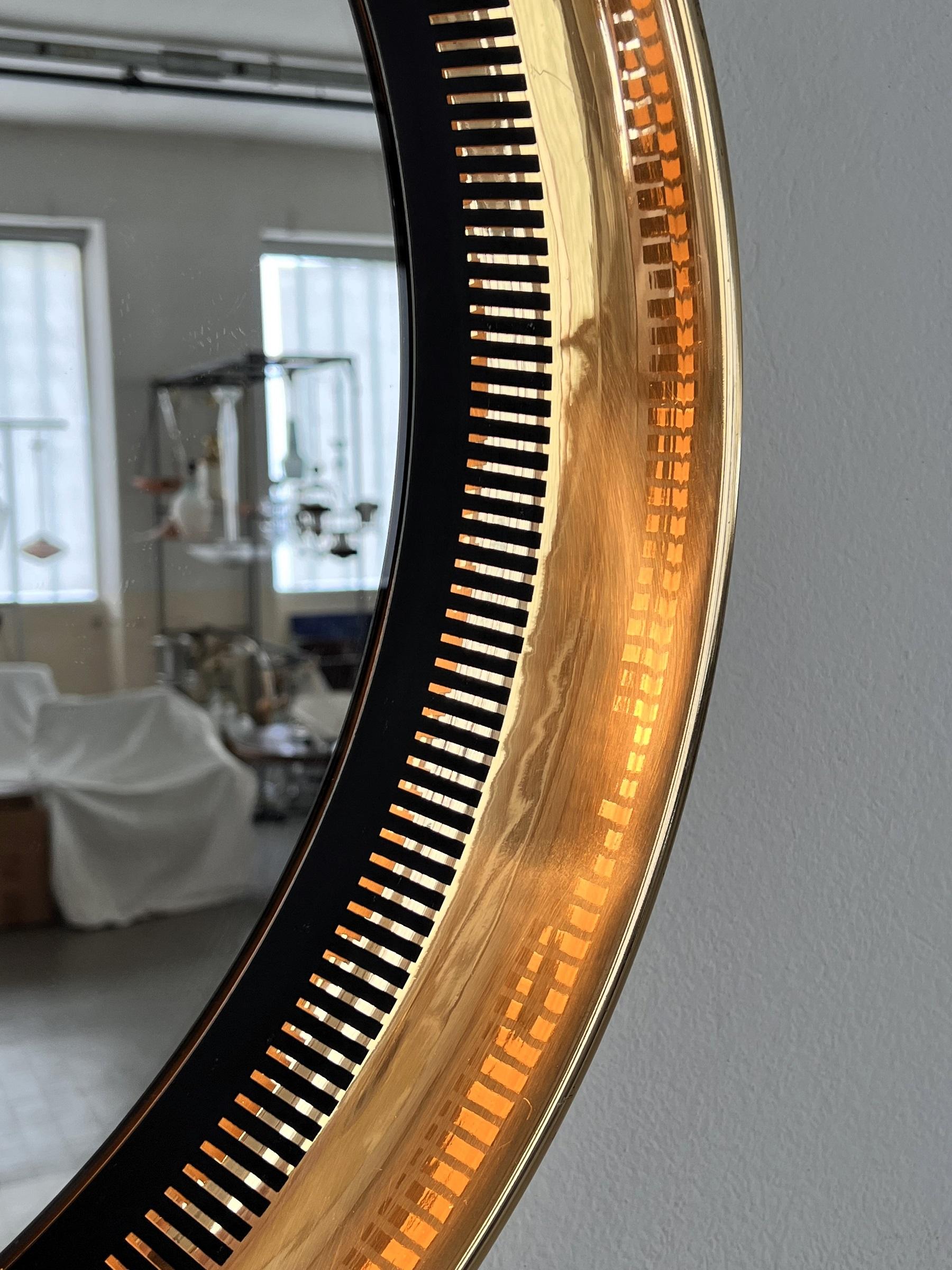 Illuminated Large Wall Mirror with Brass Frame by Vereinigte Werkstätten For Sale 4