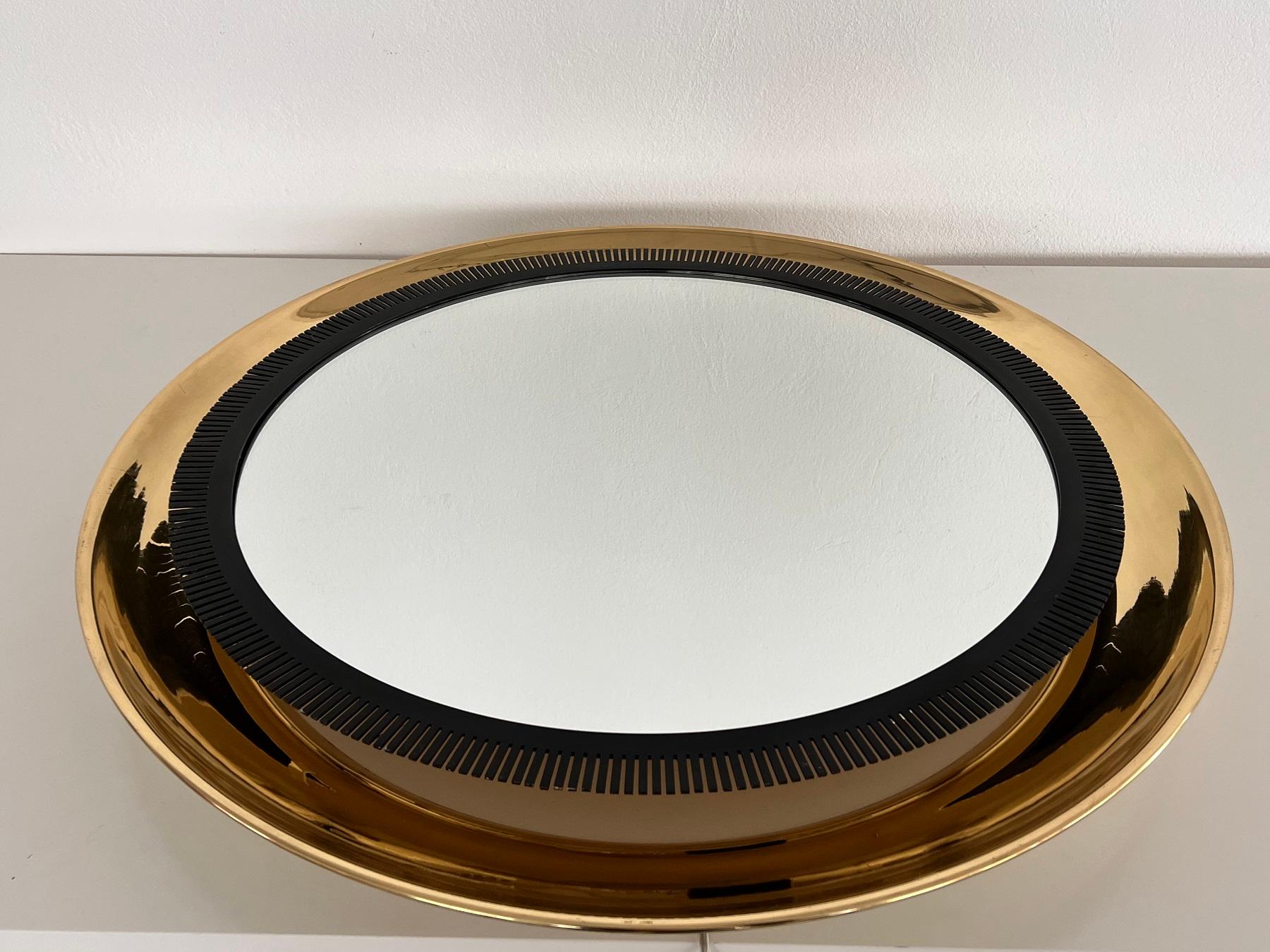 Illuminated Large Wall Mirror with Brass Frame by Vereinigte Werkstätten For Sale 8