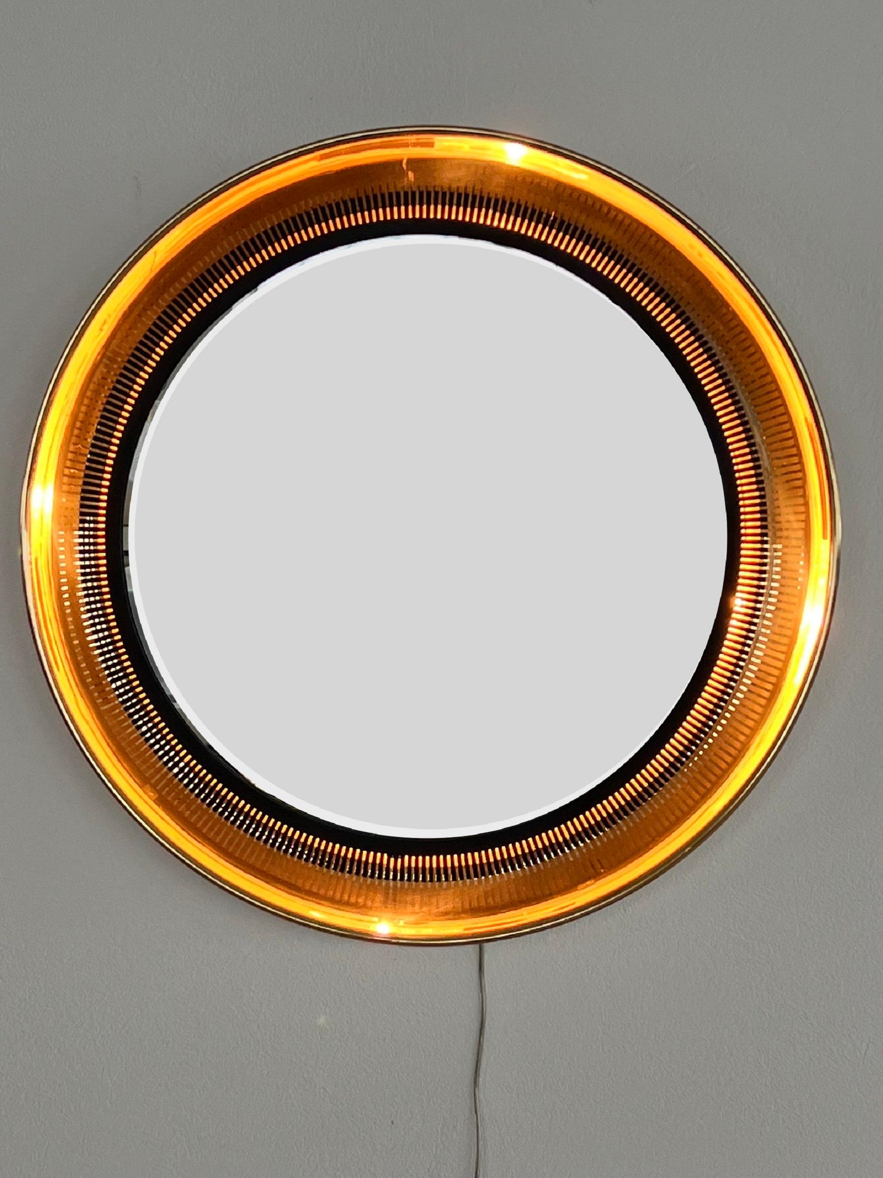 Illuminated Large Wall Mirror with Brass Frame by Vereinigte Werkstätten For Sale 11