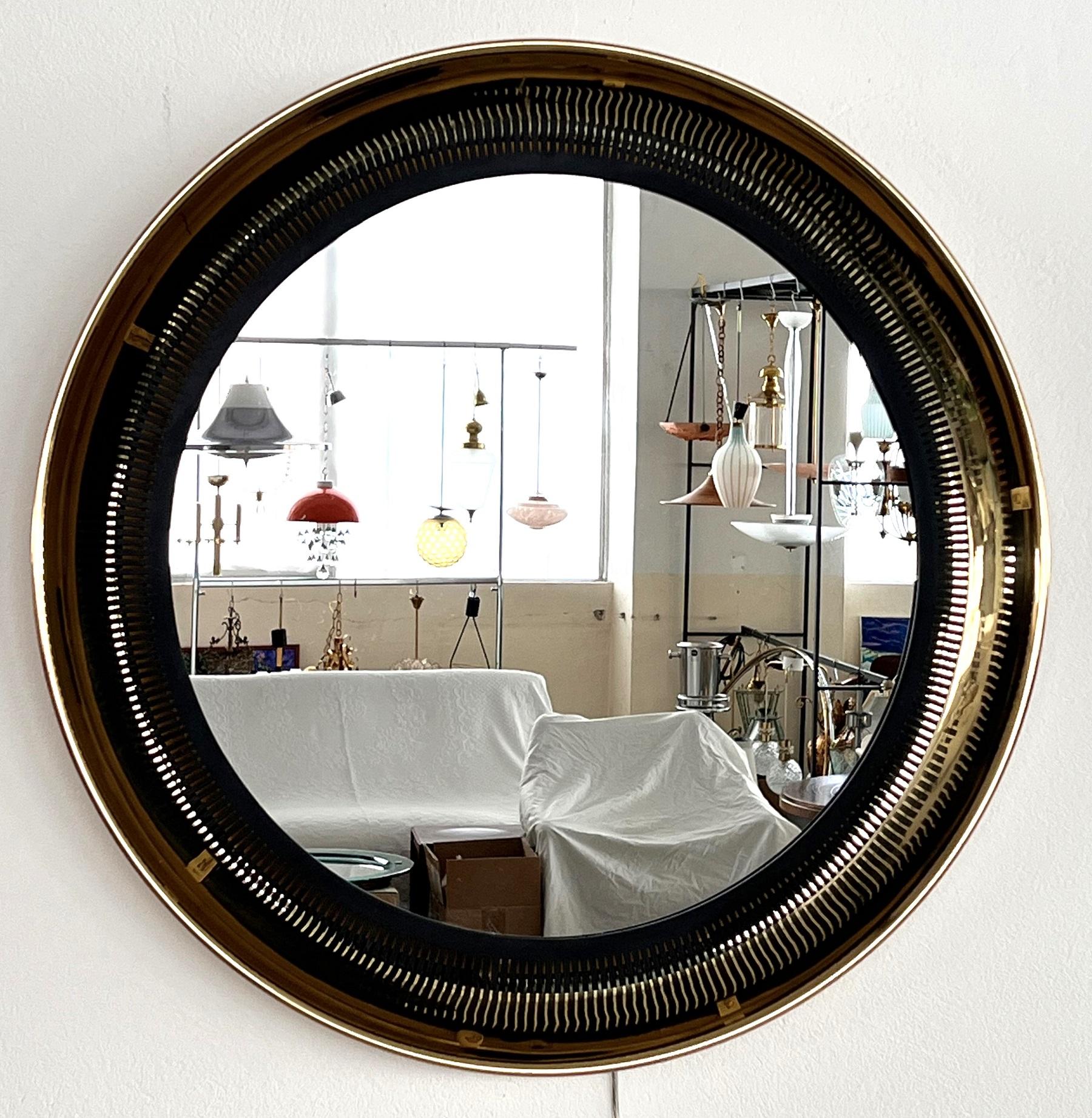 Illuminated Large Wall Mirror with Brass Frame by Vereinigte Werkstätten For Sale 12