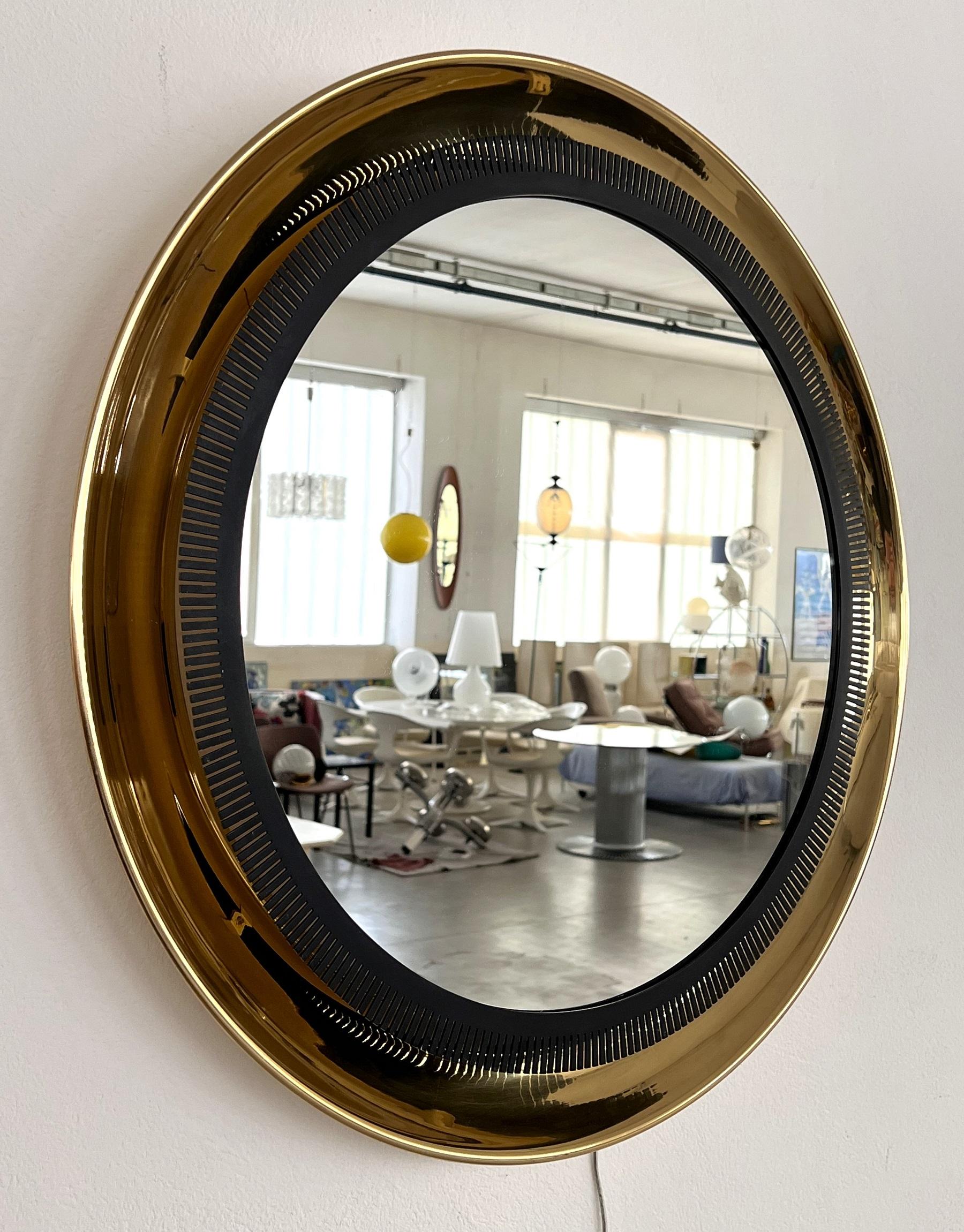 Illuminated Large Wall Mirror with Brass Frame by Vereinigte Werkstätten For Sale 13