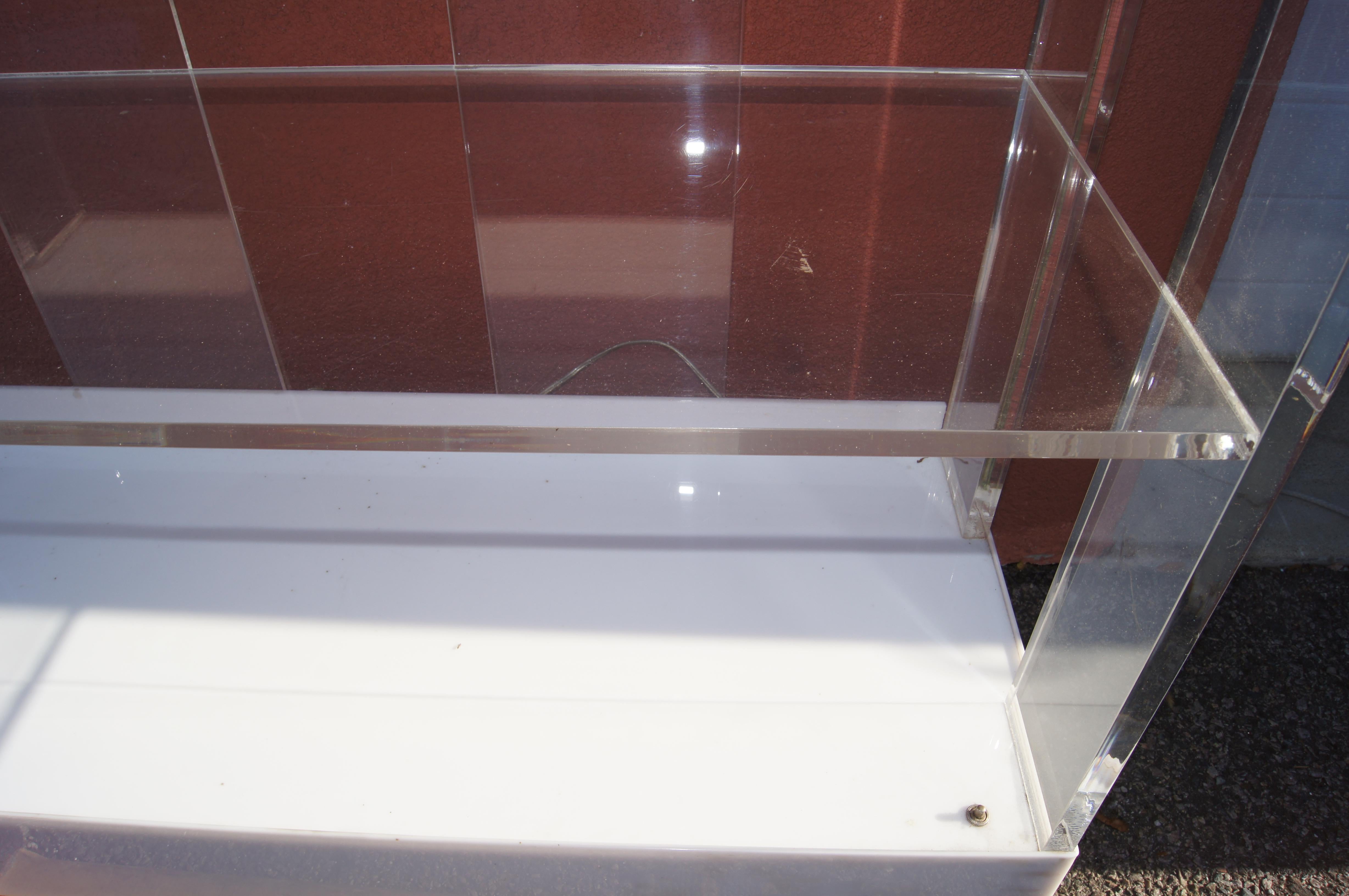 Fine XX secolo Etagère alta in lucite illuminata di Pace Collection in vendita