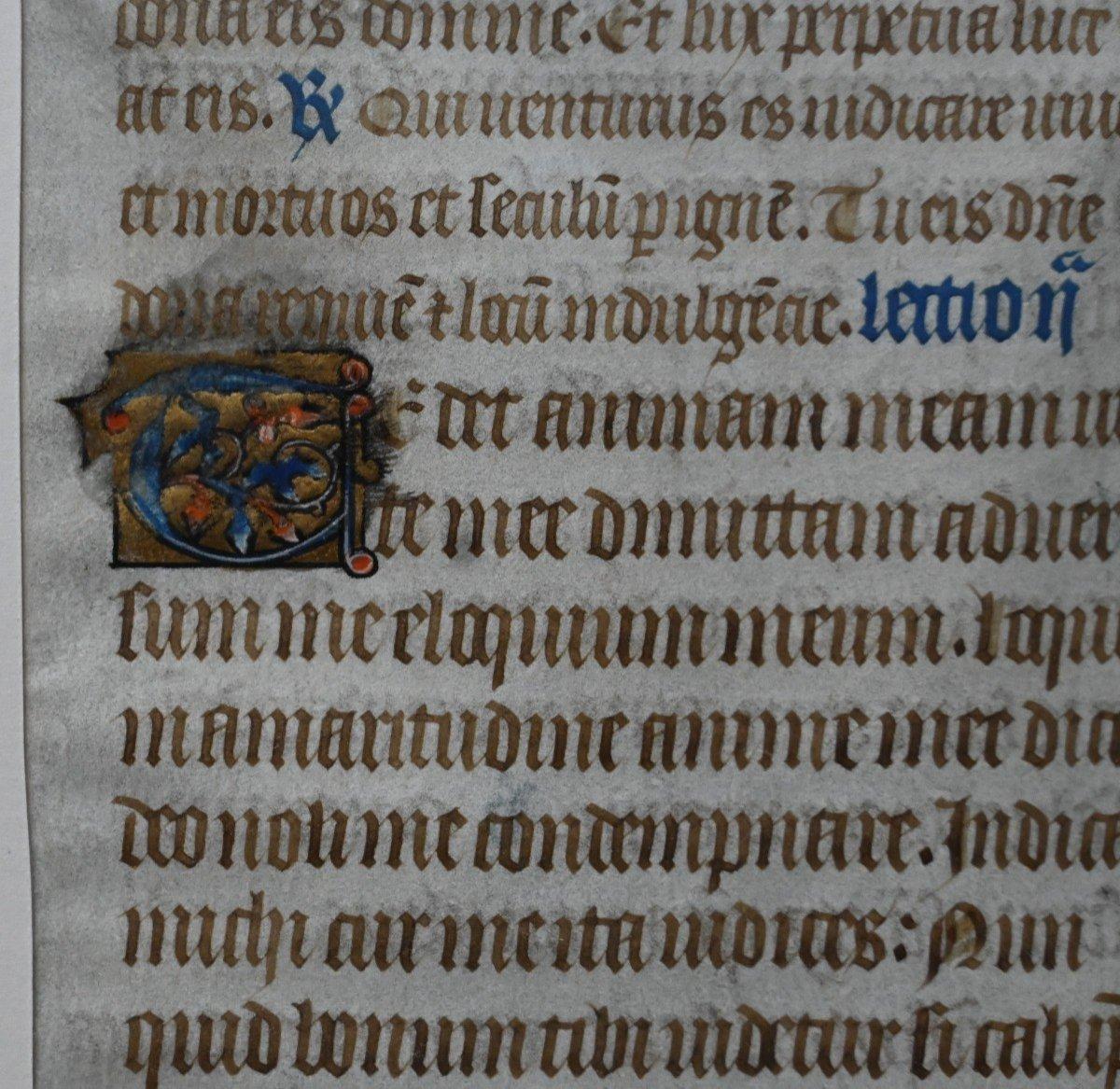Parchemin de manuscrit enluminé, période gothique, 15e siècle Bon état - En vente à Bilzen, BE