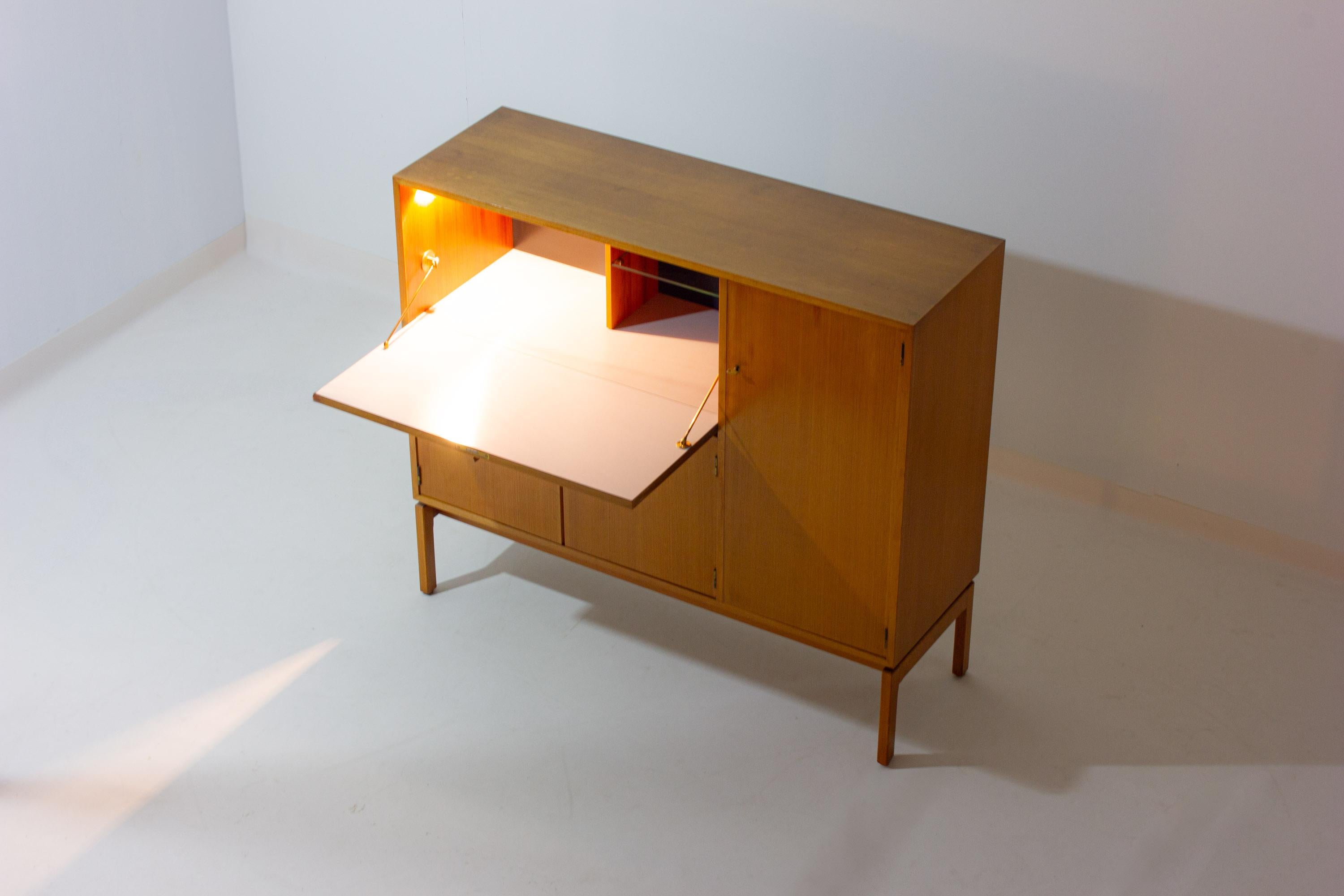 Mid-Century moderno Mobile bar illuminato di metà secolo di Jos De Mey, Belgio 1960 in vendita