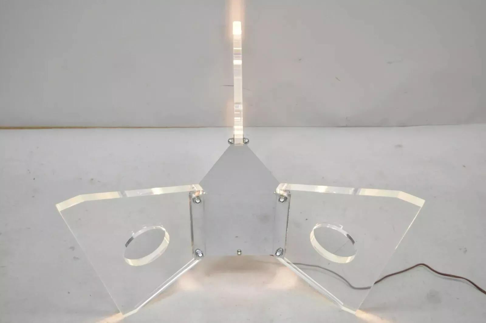Base de table basse papillon moderne en lucite et chrome du milieu du siècle dernier en vente 4
