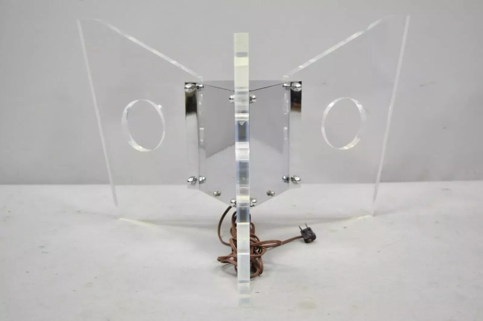 Mid-Century Modern Base de table basse papillon moderne en lucite et chrome du milieu du siècle dernier en vente