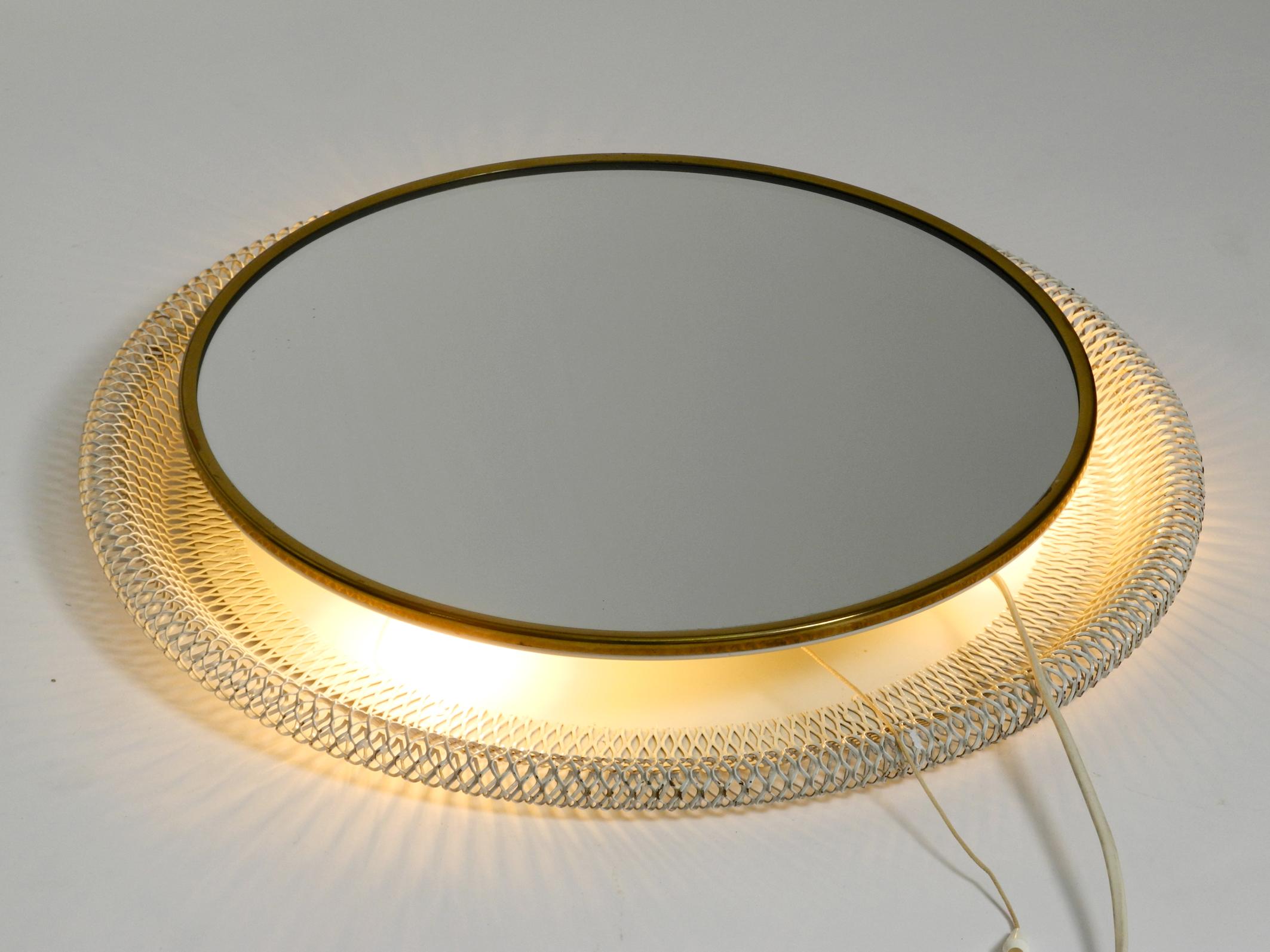 Illuminated Mid-Century Modern Round Wall Mirror with White Expanded Metal Frame For Sale 3