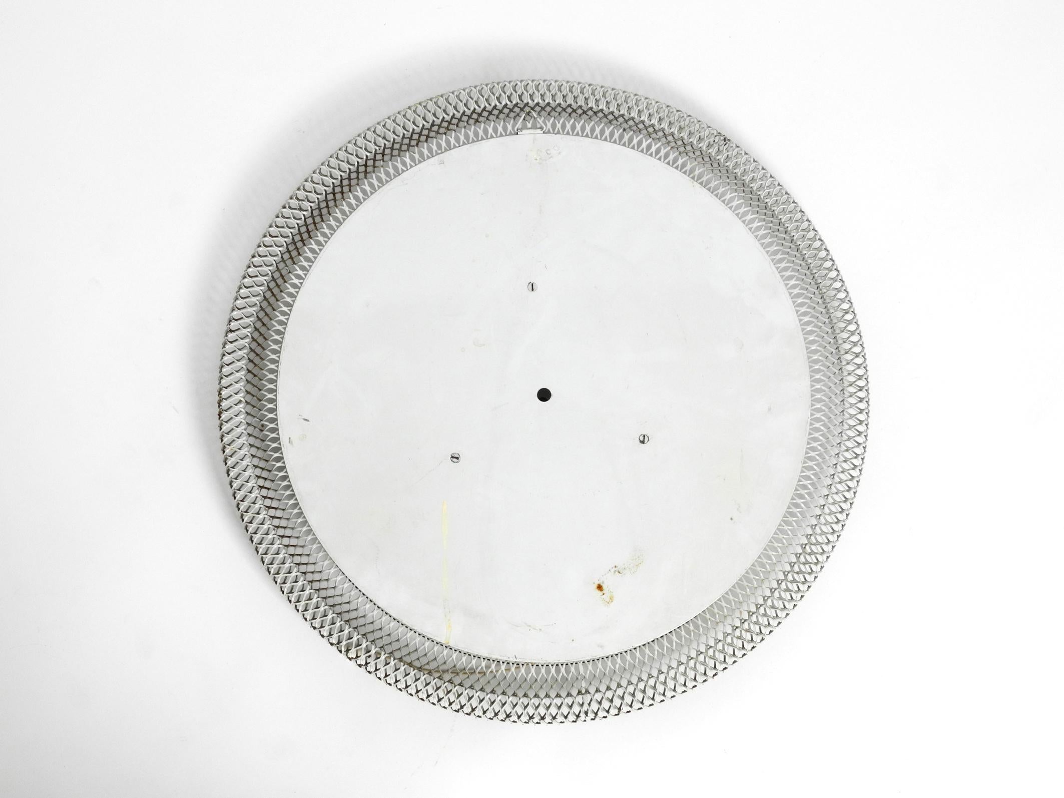 Illuminated Mid-Century Modern Round Wall Mirror with White Expanded Metal Frame For Sale 12