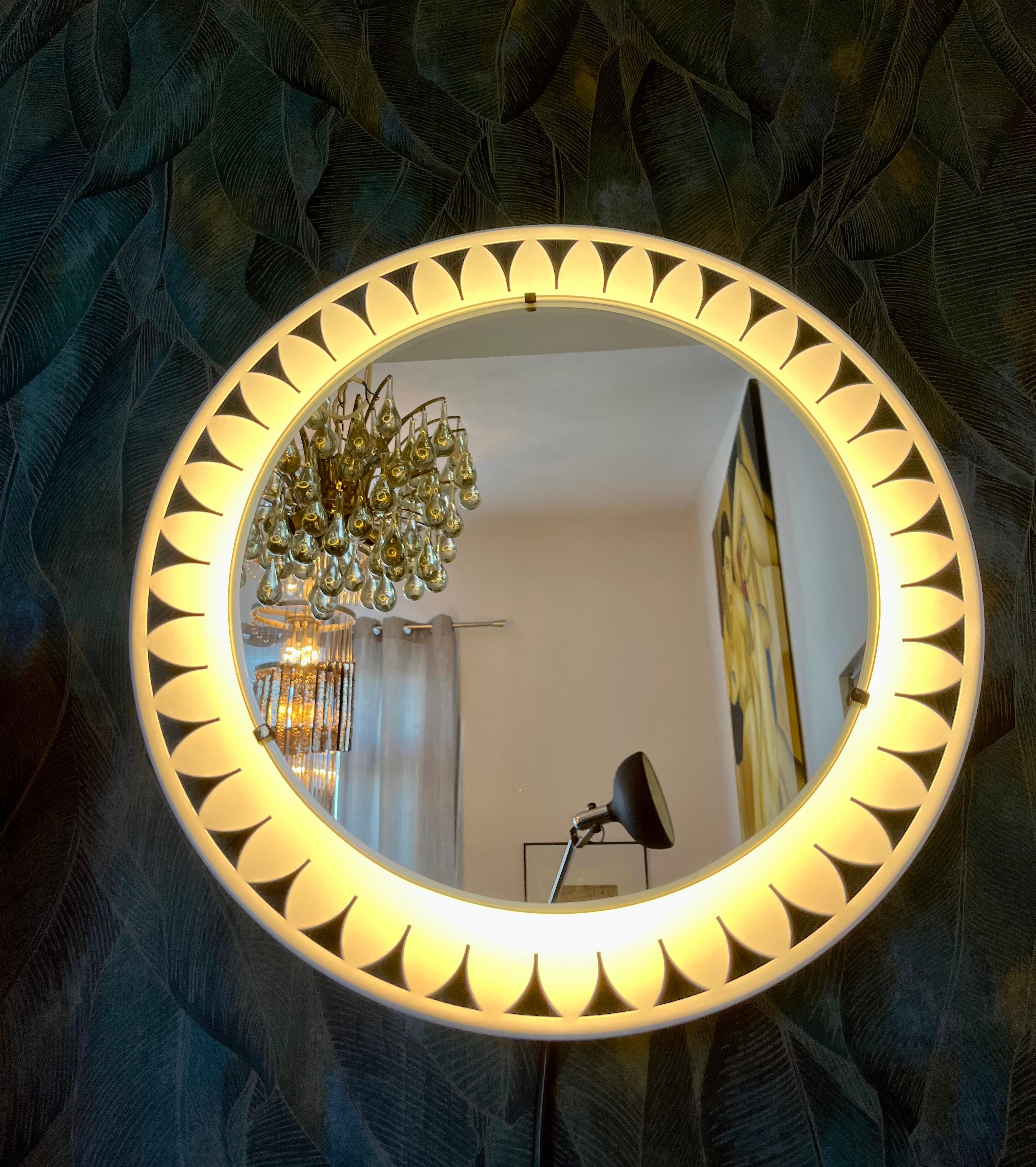 Mid-Century Modern Illuminated mirror by Ernest Igl for Hillebrand For Sale