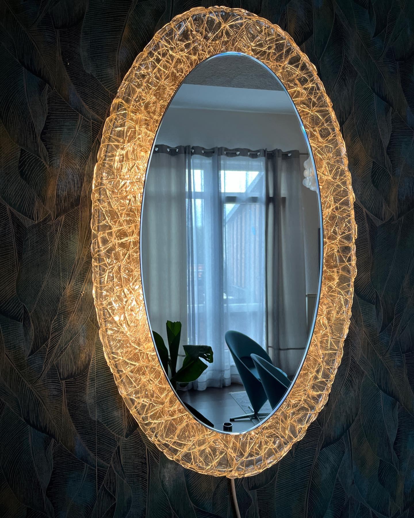 Mid-Century Modern Miroir éclairé par Flabeg en vente