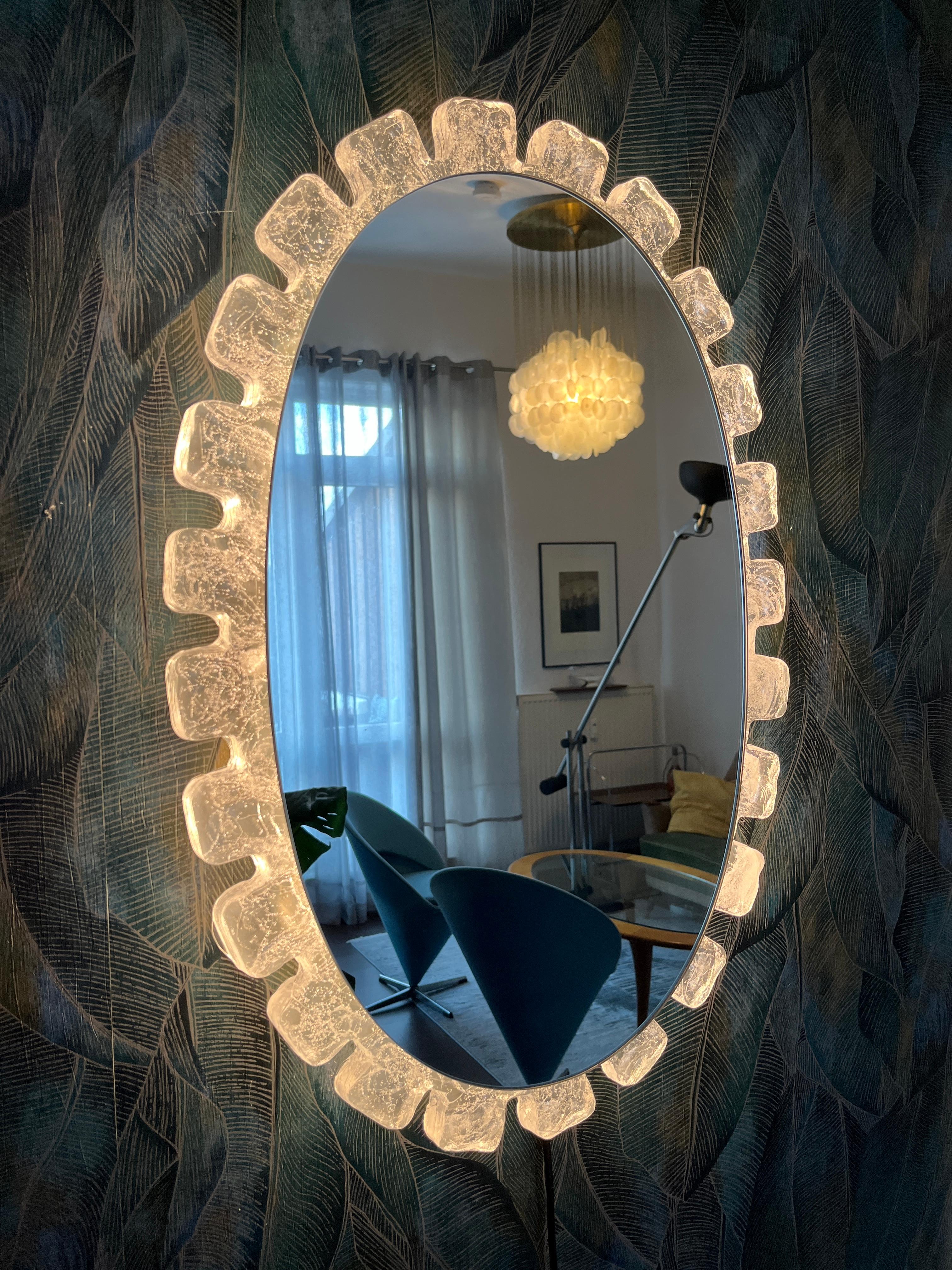 Specchio illuminato di Hillebrand in vendita 4