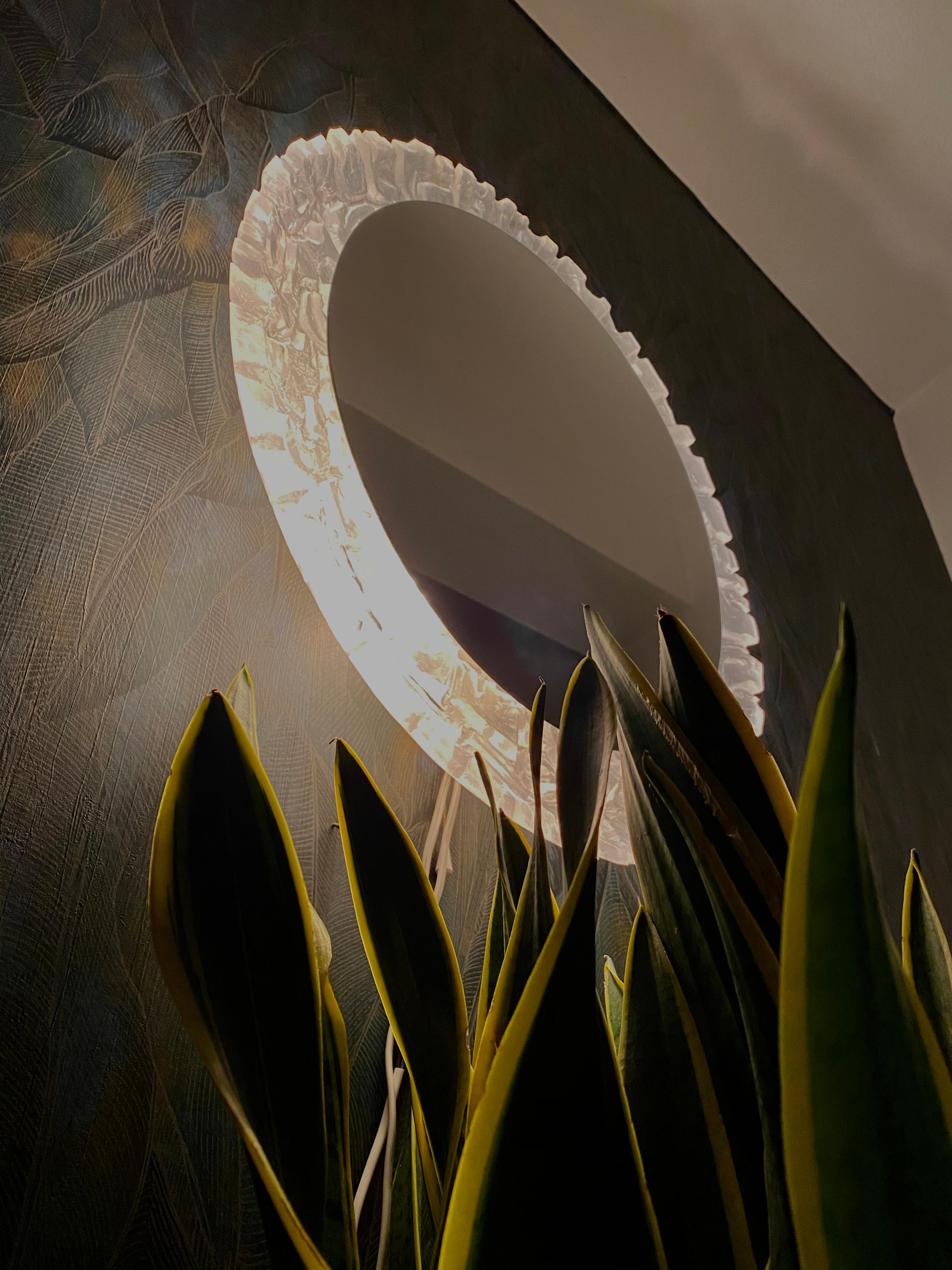 Illuminated mirror by Hillebrand In Good Condition For Sale In Hannover, DE