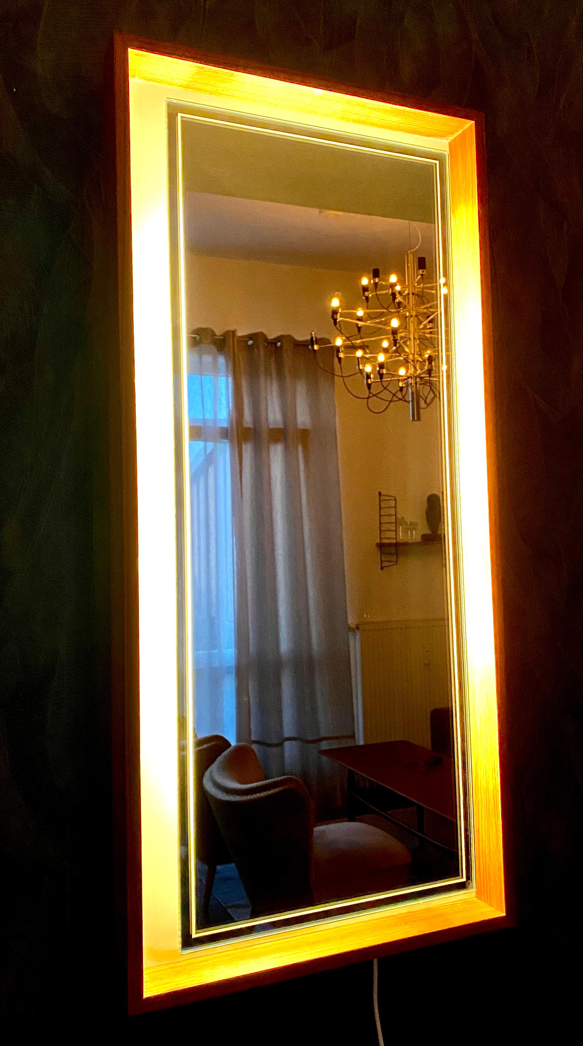 Miroir éclairé Hillebrand modèle Gothenburg en vente 5