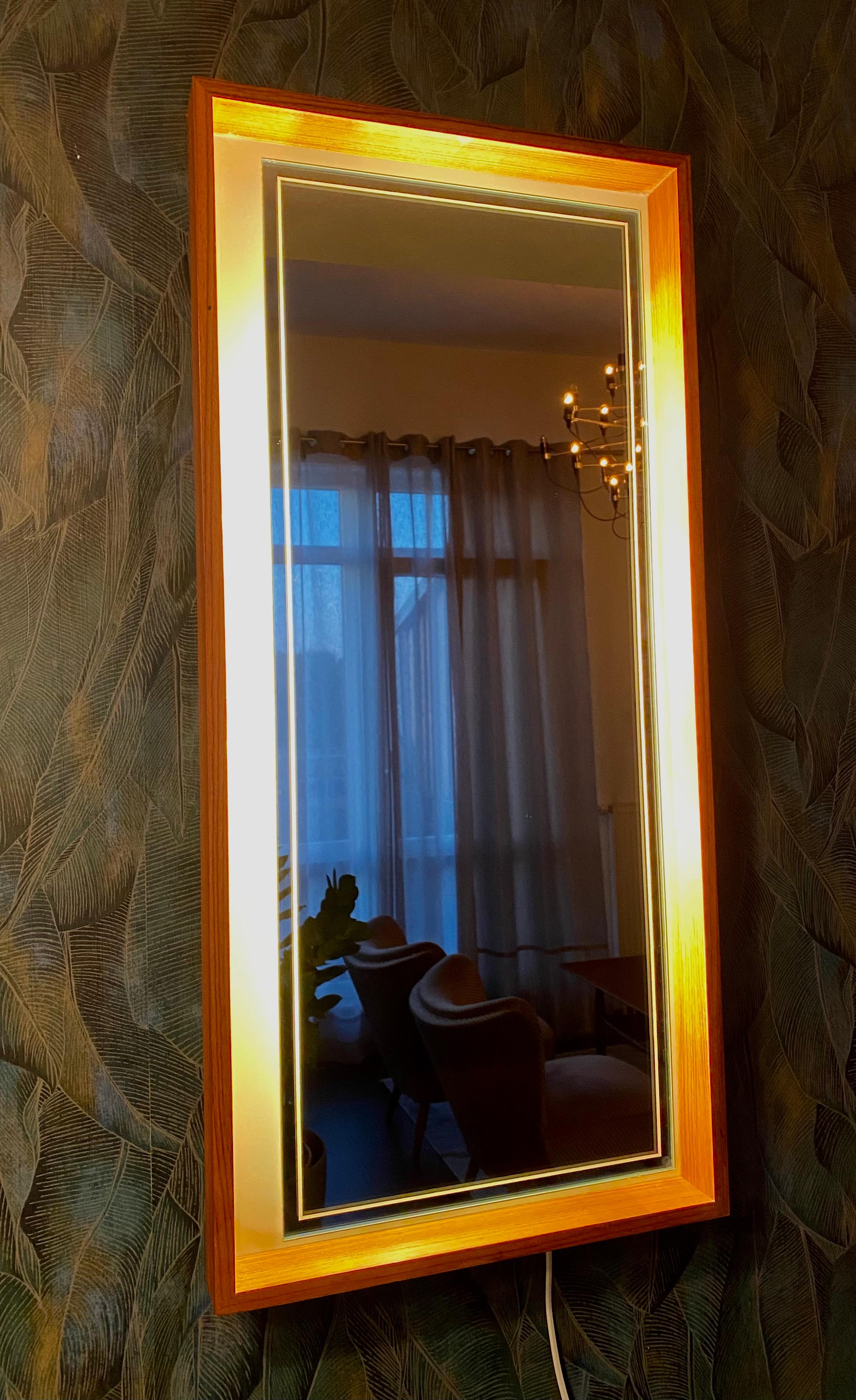 Miroir éclairé Hillebrand modèle Gothenburg Bon état - En vente à Hannover, DE