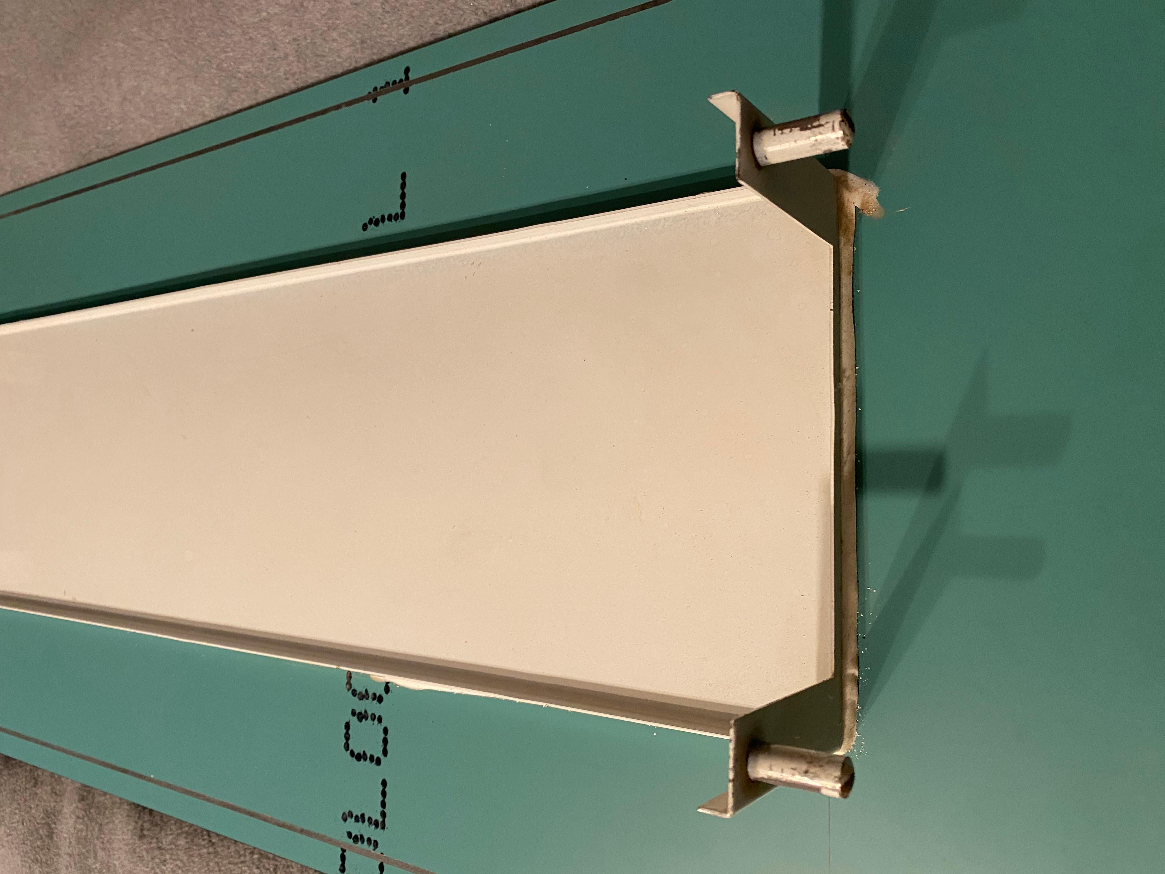 Miroir éclairé Hillebrand modèle Gothenburg en vente 3