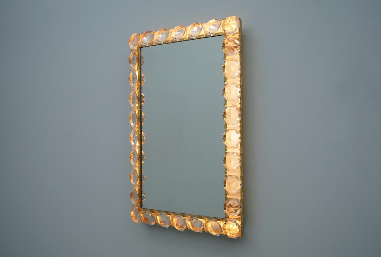 Illuminated mirror in brass and crystal glass by Palwa, 1960s.

Very good condition.