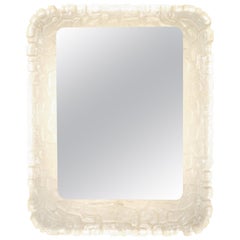 Miroir rectangulaire éclairé avec cadre festonné en résine moulée