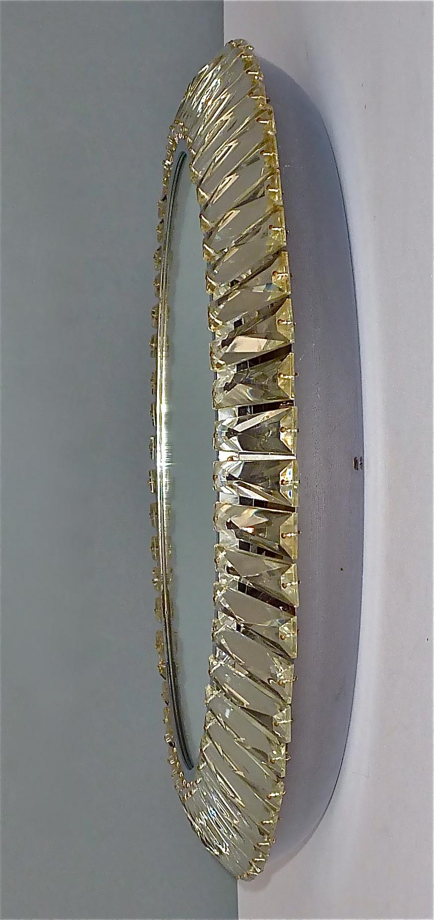 Beleuchteter runder Palwa-Wandspiegel aus Chrom, facettiertem Kristallglas Bakalowits, Bakalowits im Angebot 7
