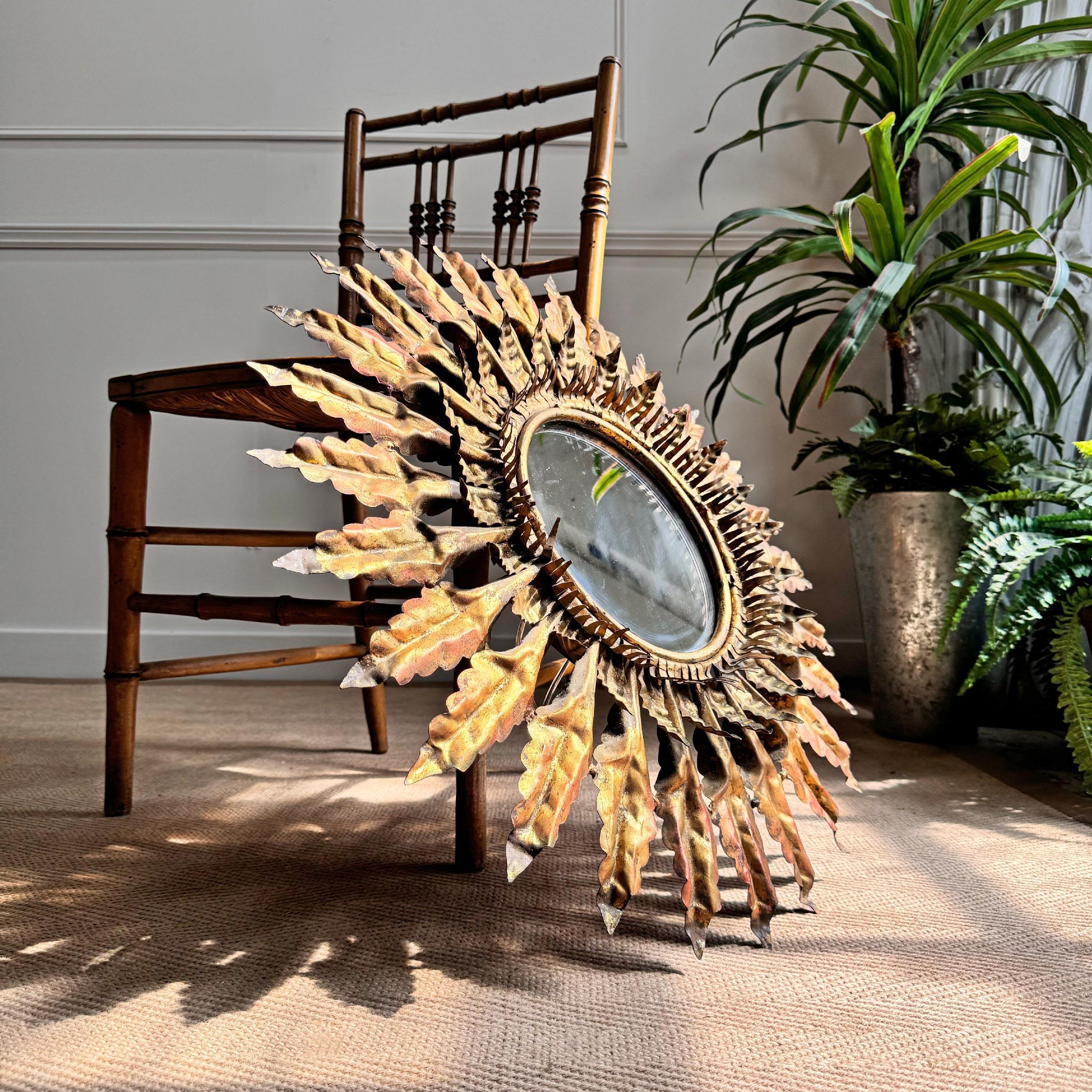 Espejo Sunburst de Metal Dorado Español Iluminado en venta 5