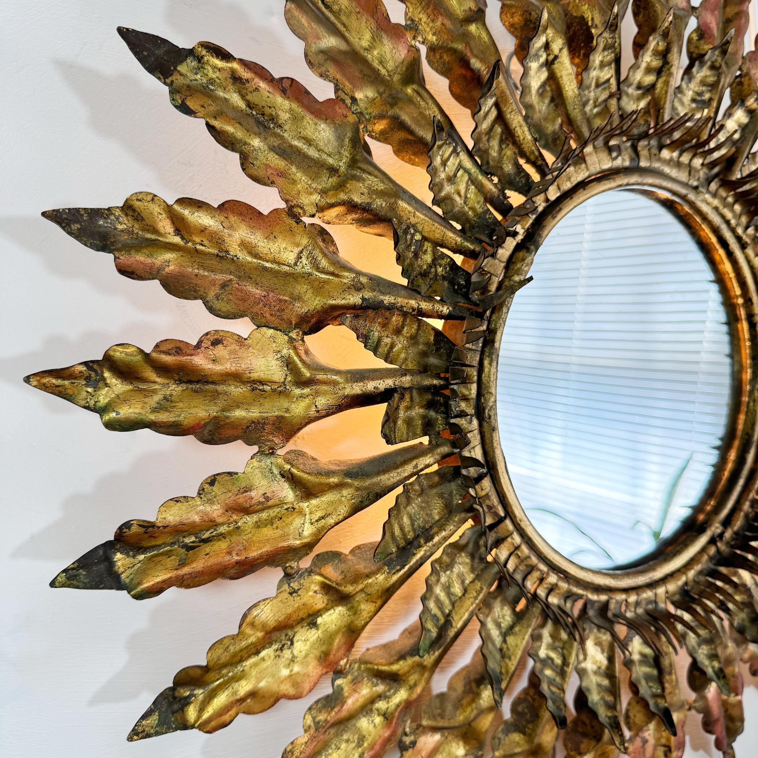 Espejo Sunburst de Metal Dorado Español Iluminado Hierro en venta