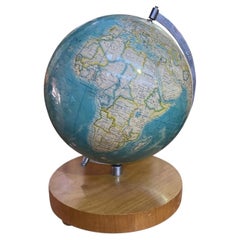 Illuminated terrestrial globe