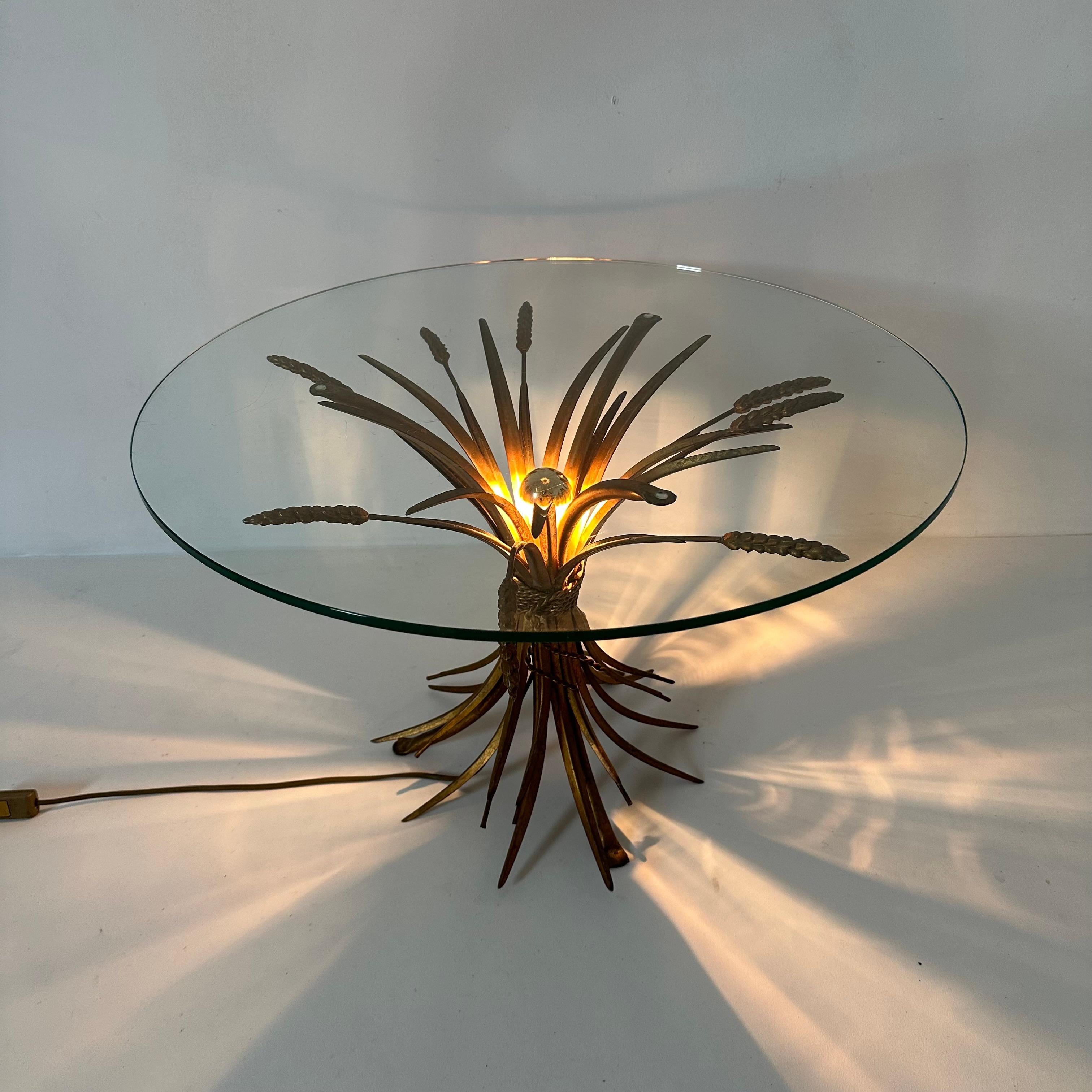 Illuminated wheat sheaf side table , 1970s In Good Condition For Sale In Delft, NL
