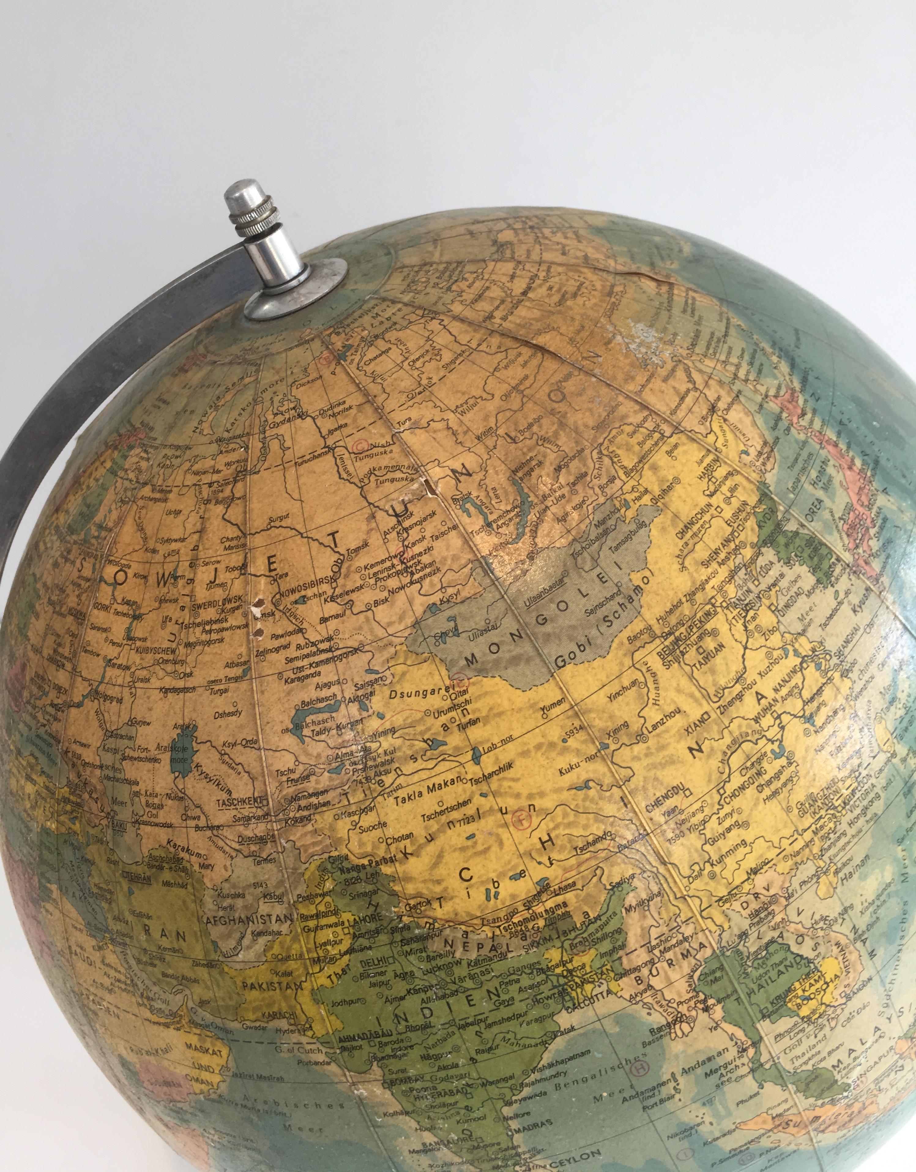 Illuminating Globe Made of Paper on Plastic, Metal and Wood, German, circa 1950 1