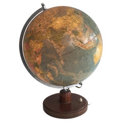 Beleuchteter Globus aus Papier auf Kunststoff:: Metall und Holz:: deutsch:: um 1950