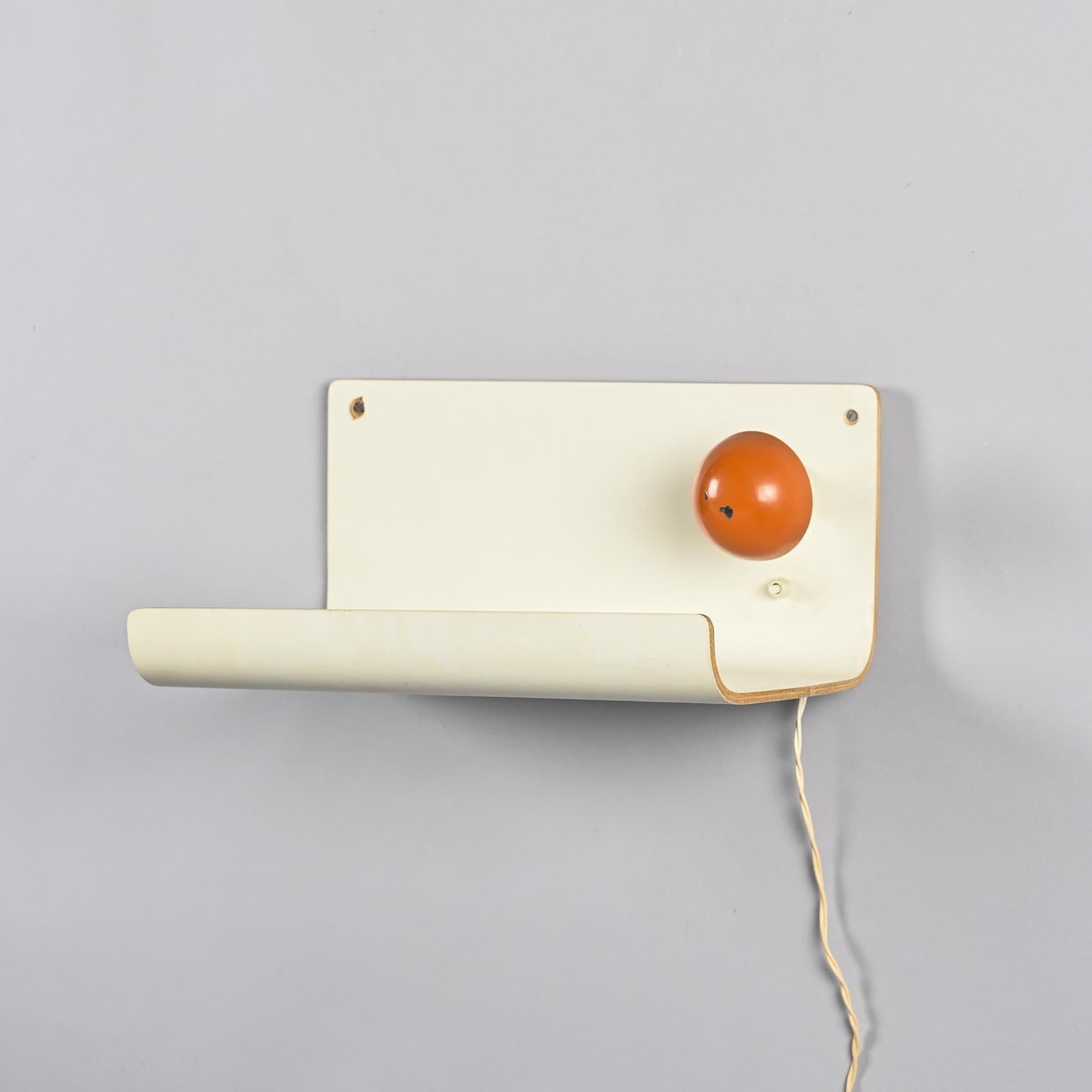 Francese Comodino illuminante, Pierre Guariche circa 1968 in vendita