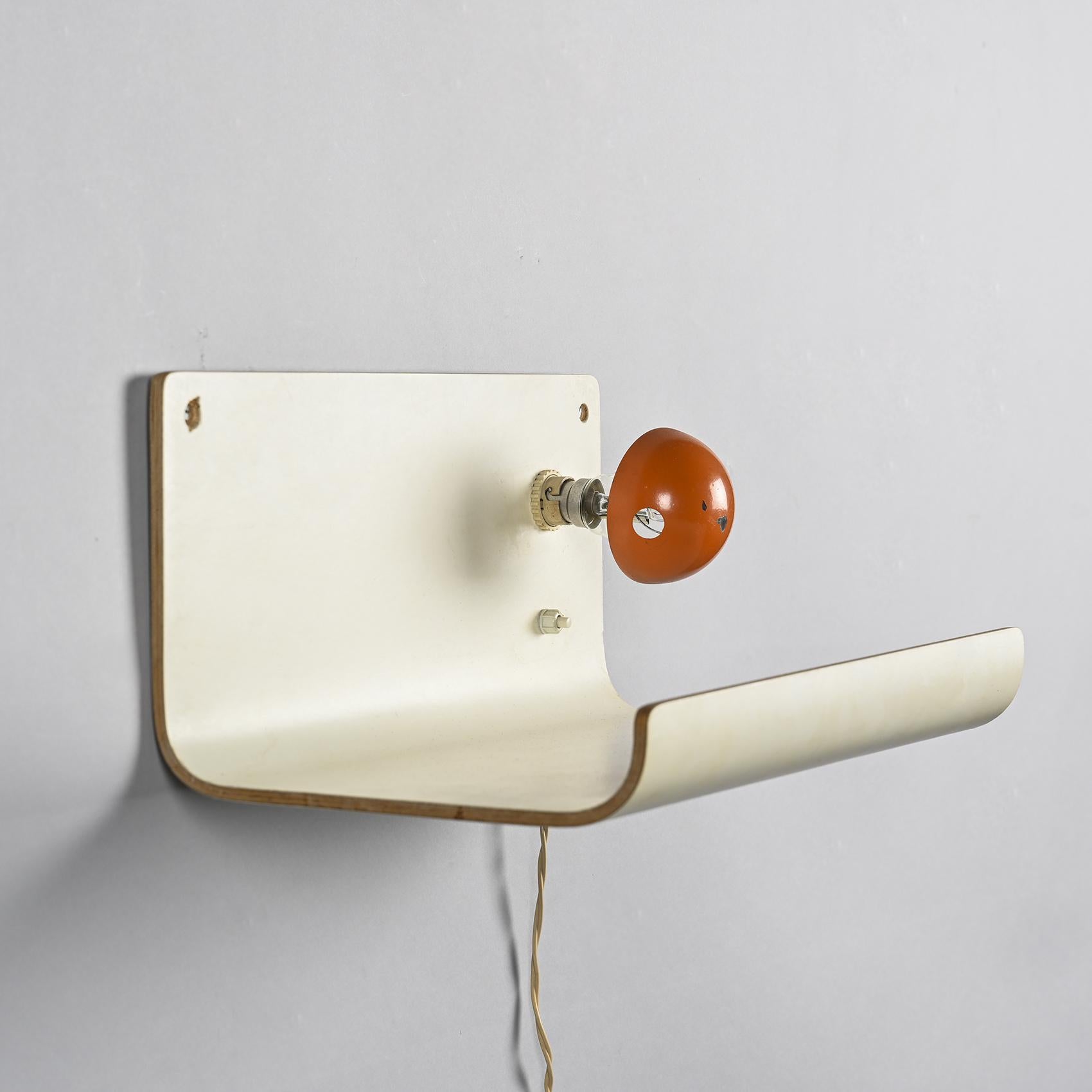 XX secolo Comodino illuminante, Pierre Guariche circa 1968 in vendita