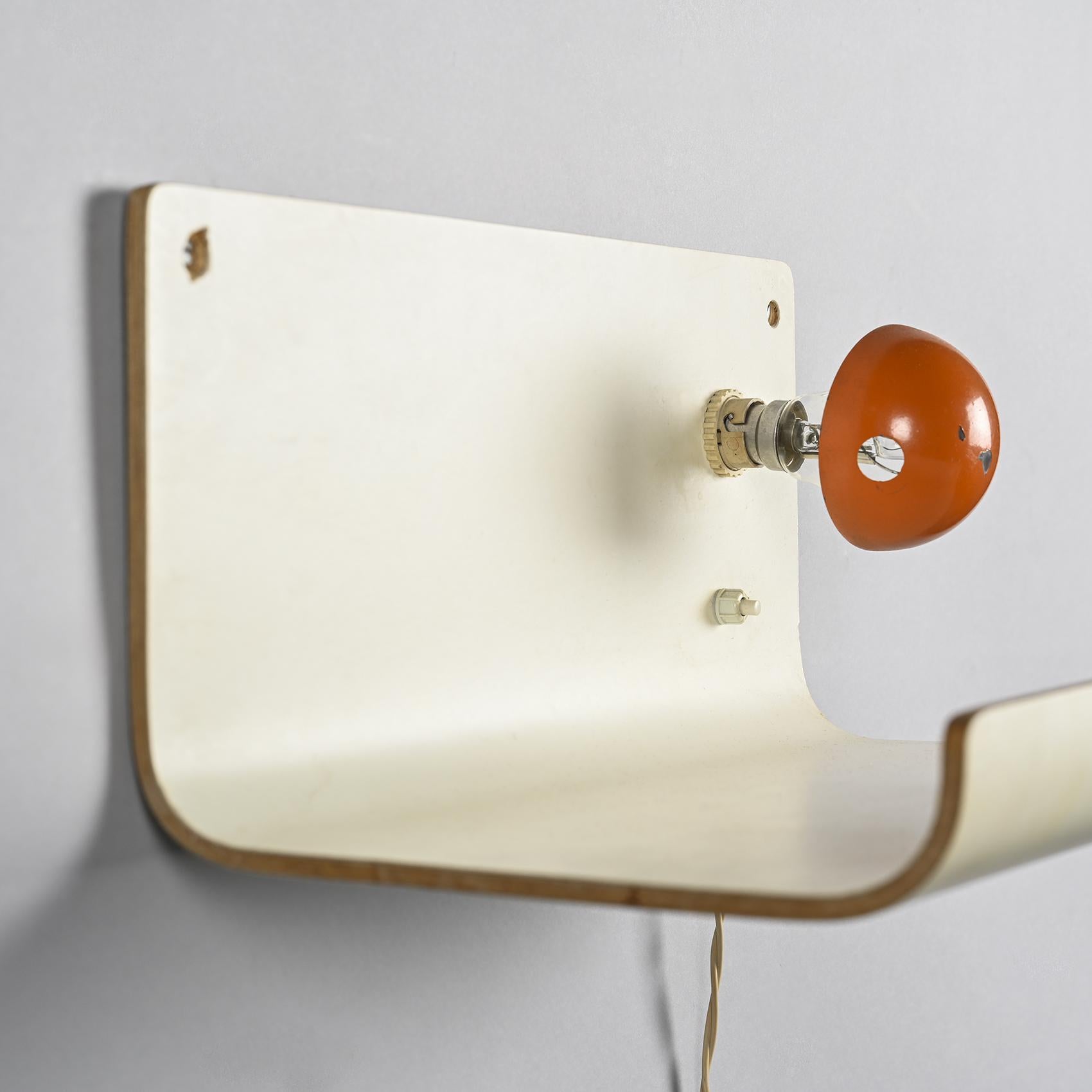 Compensato Comodino illuminante, Pierre Guariche circa 1968 in vendita