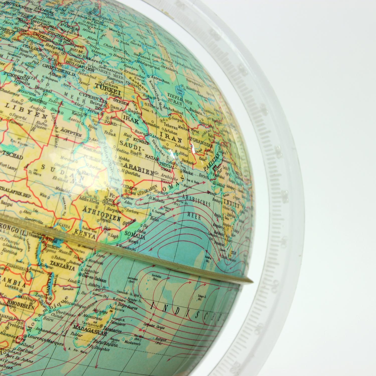 Globo illuminante in plastica vintage, Cecoslovacchia 1960 in vendita 3
