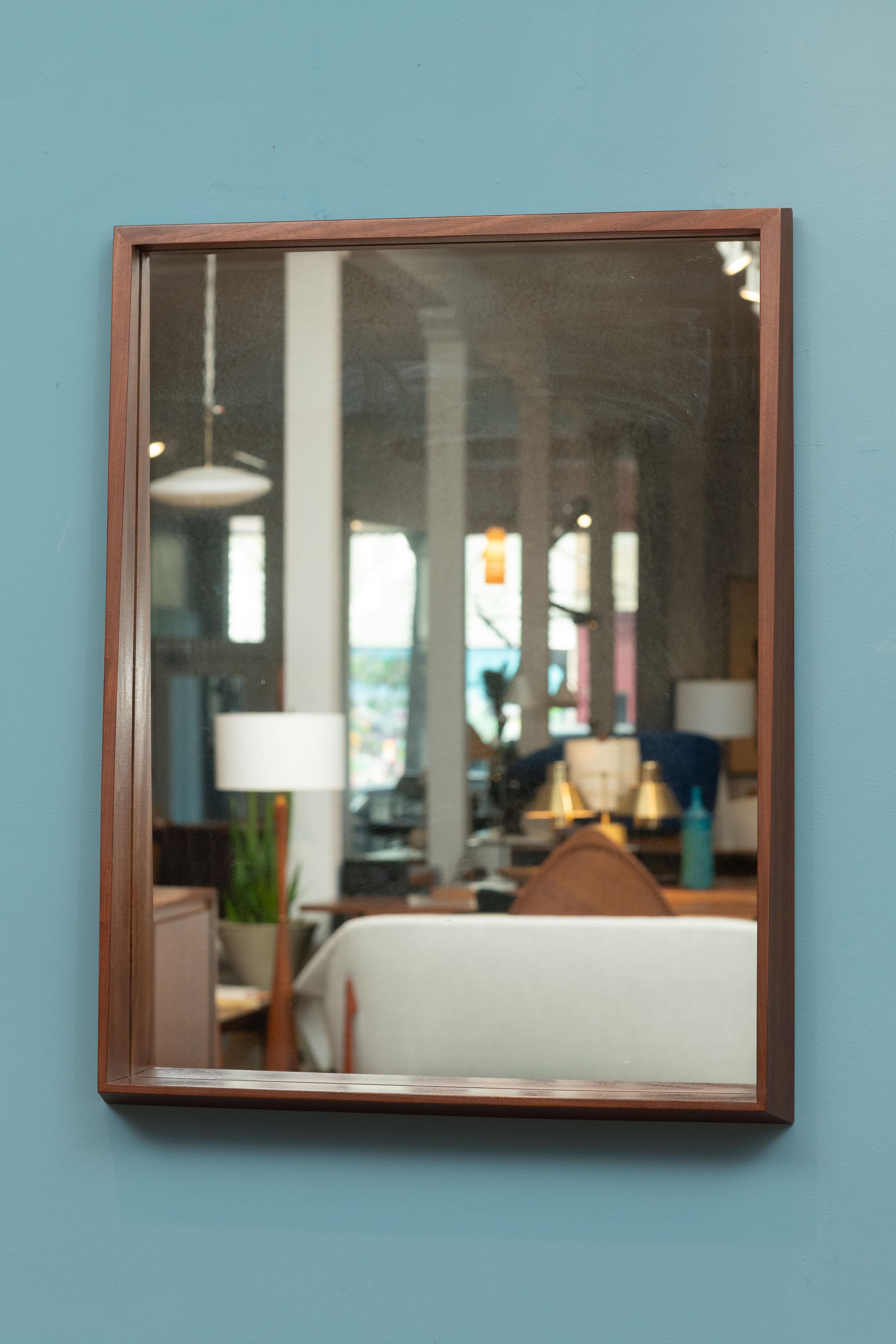Espejo de pared angular Illums Bolighus Kobenhaven Escandinavo moderno en venta