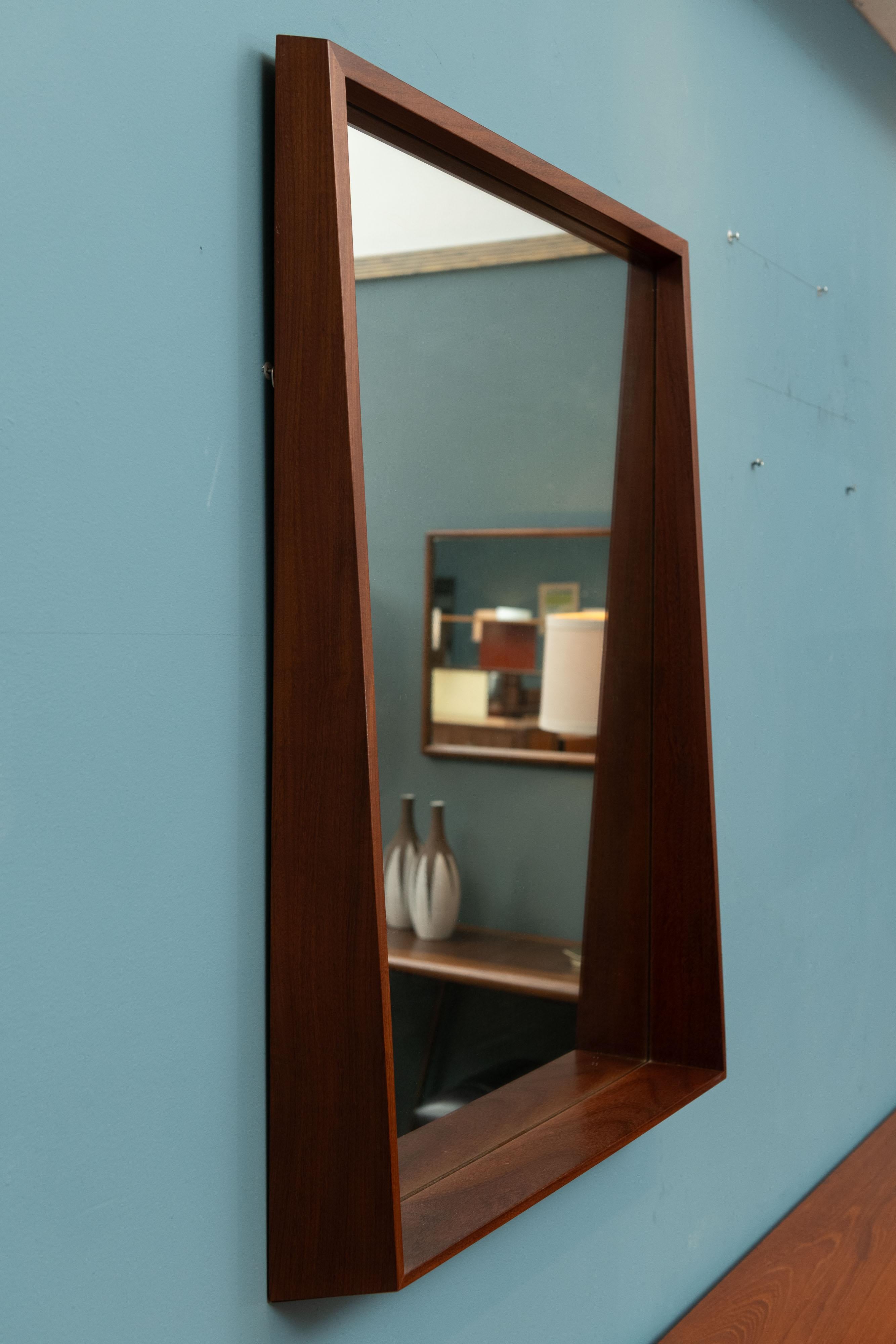 Espejo de pared angular Illums Bolighus Kobenhaven Teca en venta