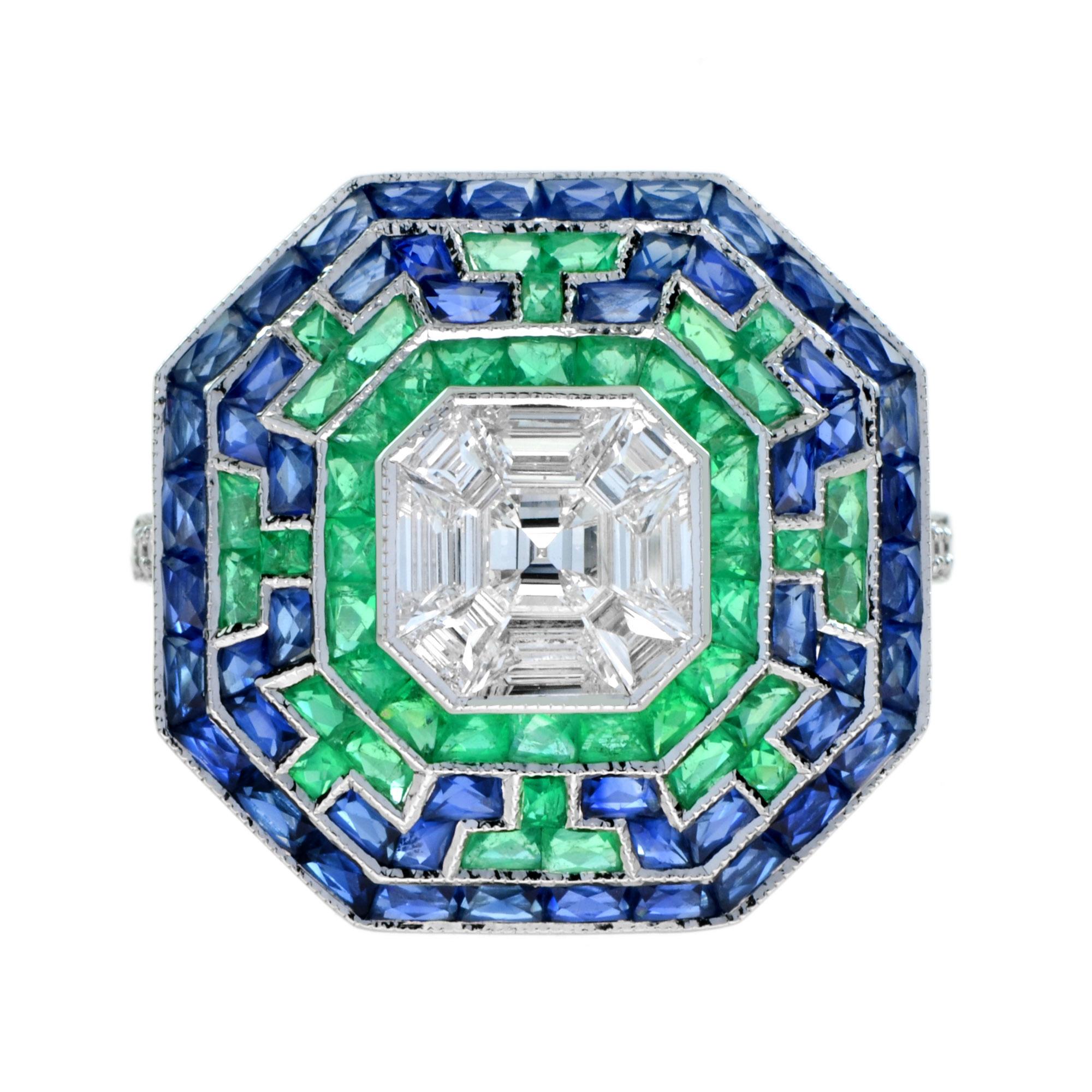 Ein exquisiter achteckiger Ring im Art-Déco-Stil. Der Ring zeigt eine präzise Kombination aus mehreren speziell geschliffenen Diamanten, die in einer Asscher-Form gefasst sind, um das Aussehen von 1,3 - 1,5 Karat zu erzeugen, umgeben von Smaragden