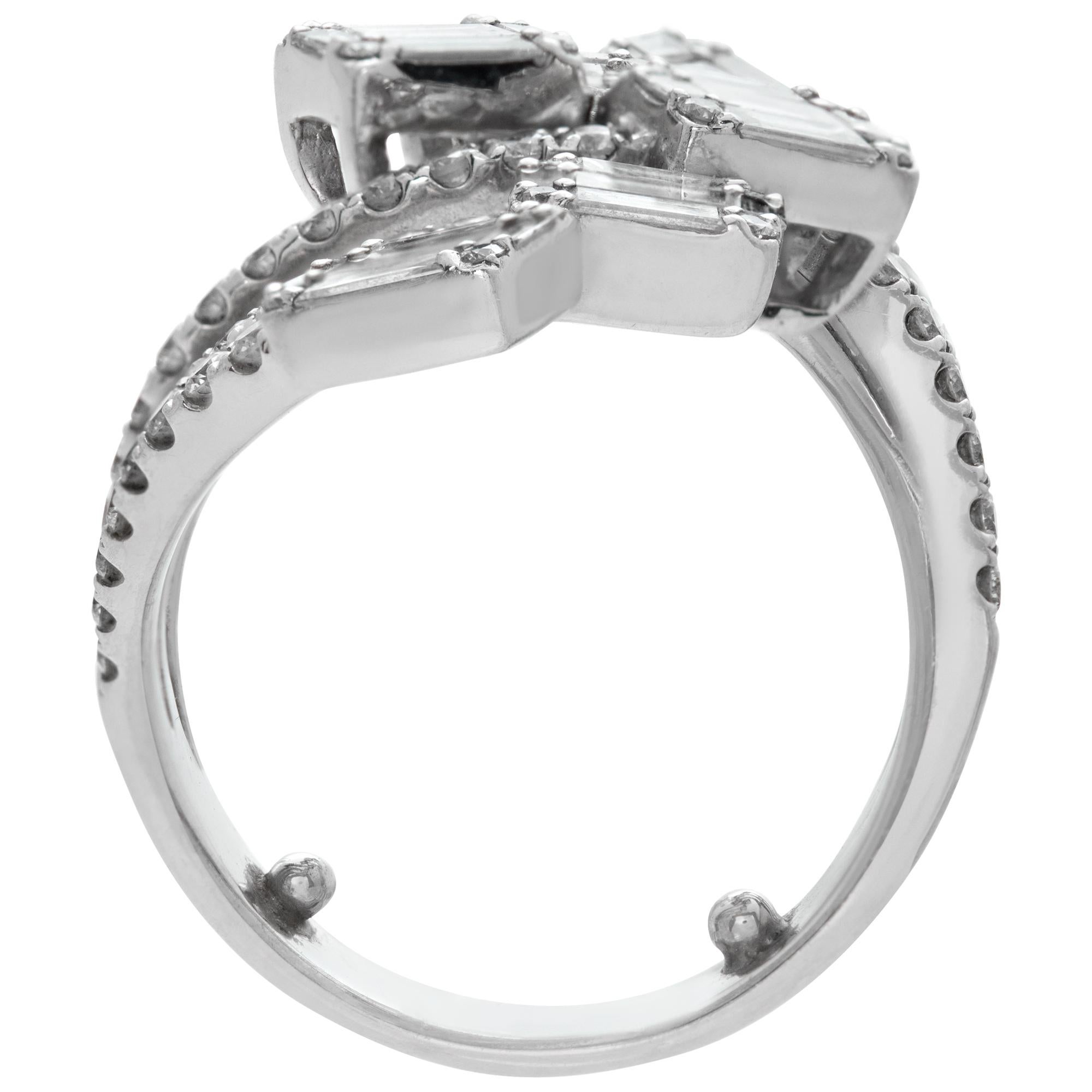 Women's Illusion baguettes & round brilliant cut diamonds ring in white gold For Sale