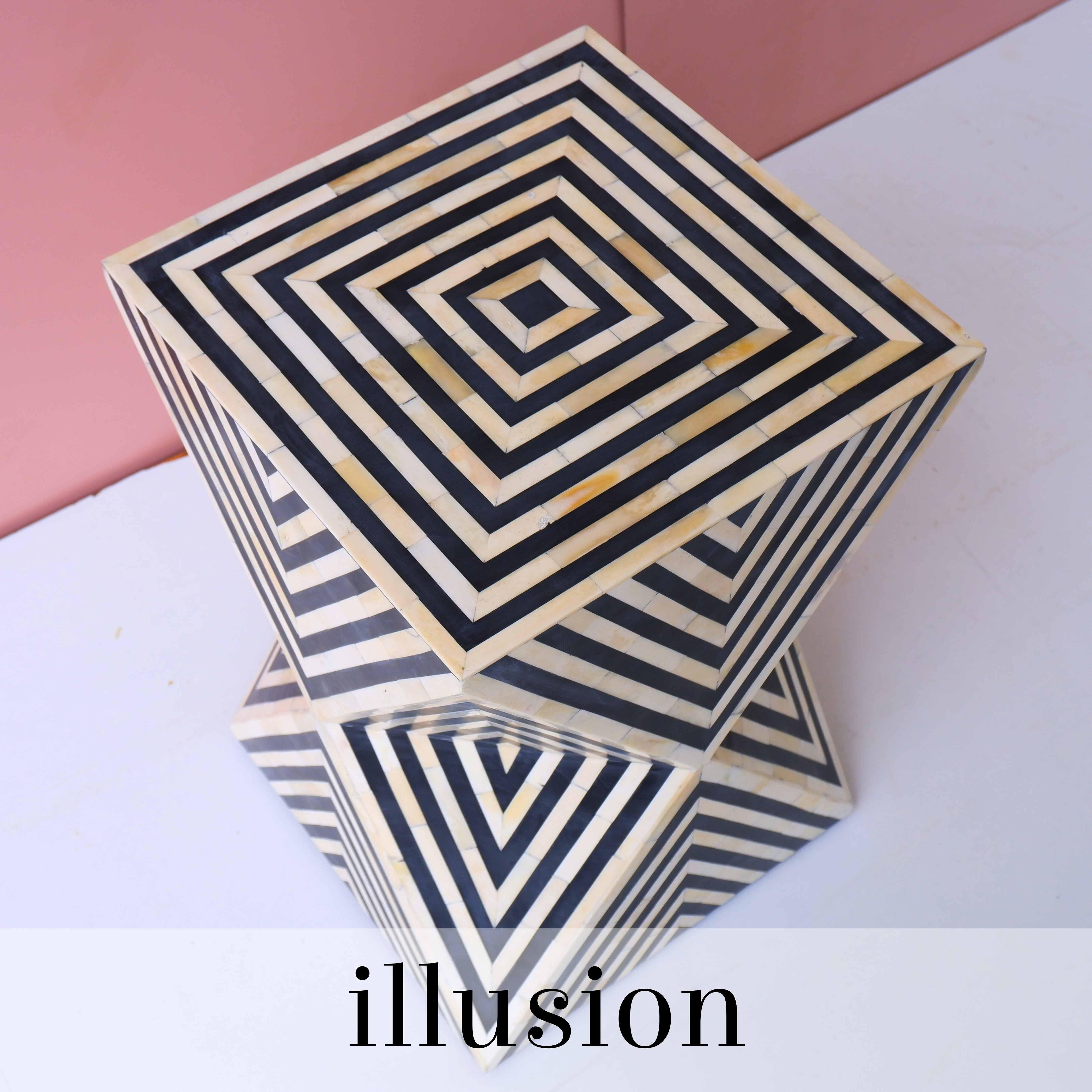 Table d'appoint noire Illusion Neuf - En vente à New York, NY