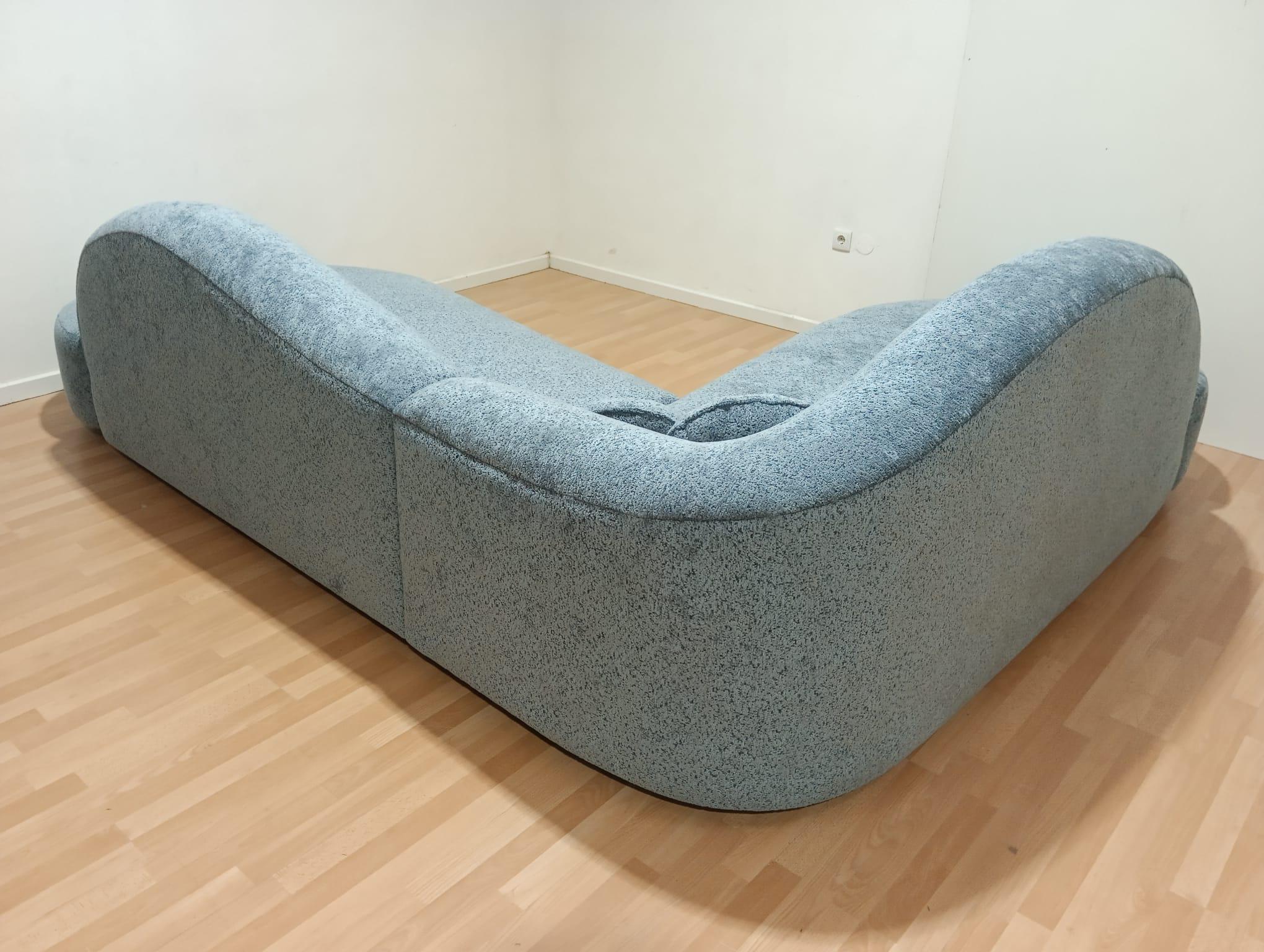 Illusion Curved Corner Sofa in High Performing Ecru Velvet von Sidani Design (21. Jahrhundert und zeitgenössisch) im Angebot